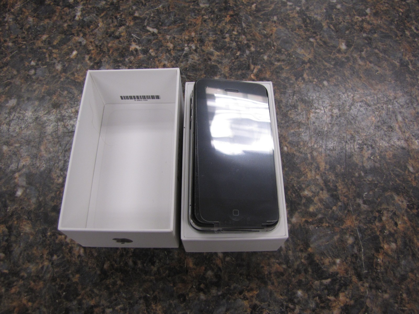 Apple iPhone 4 16GB Black Model A1332 in Original Box – Bulged battery