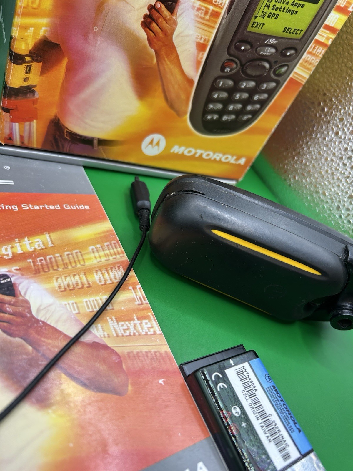 Vintage MOTOROLA NEXTEL i58sr CELLULAR PHONES YELLOW & BLACK Untested