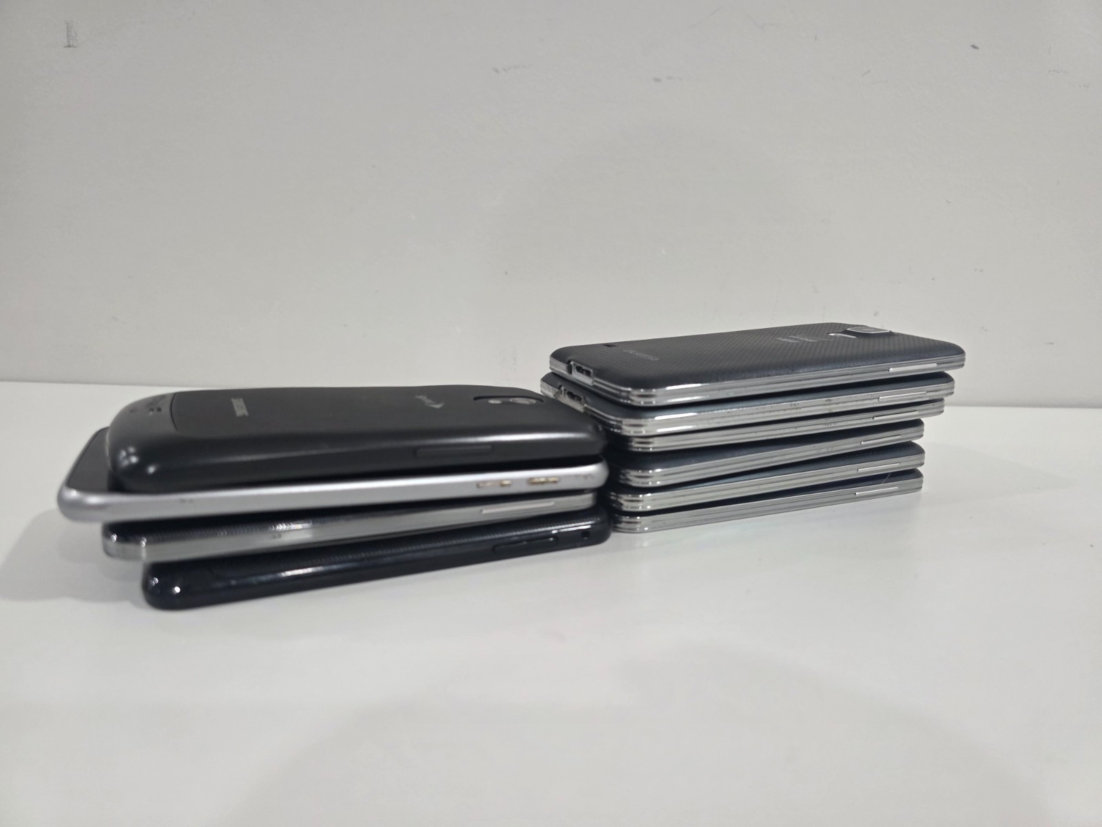 Lot of 10 Samsung Galaxy Smartphones S2/S4/S5/S6/Nexus AS-IS Wiped LTE