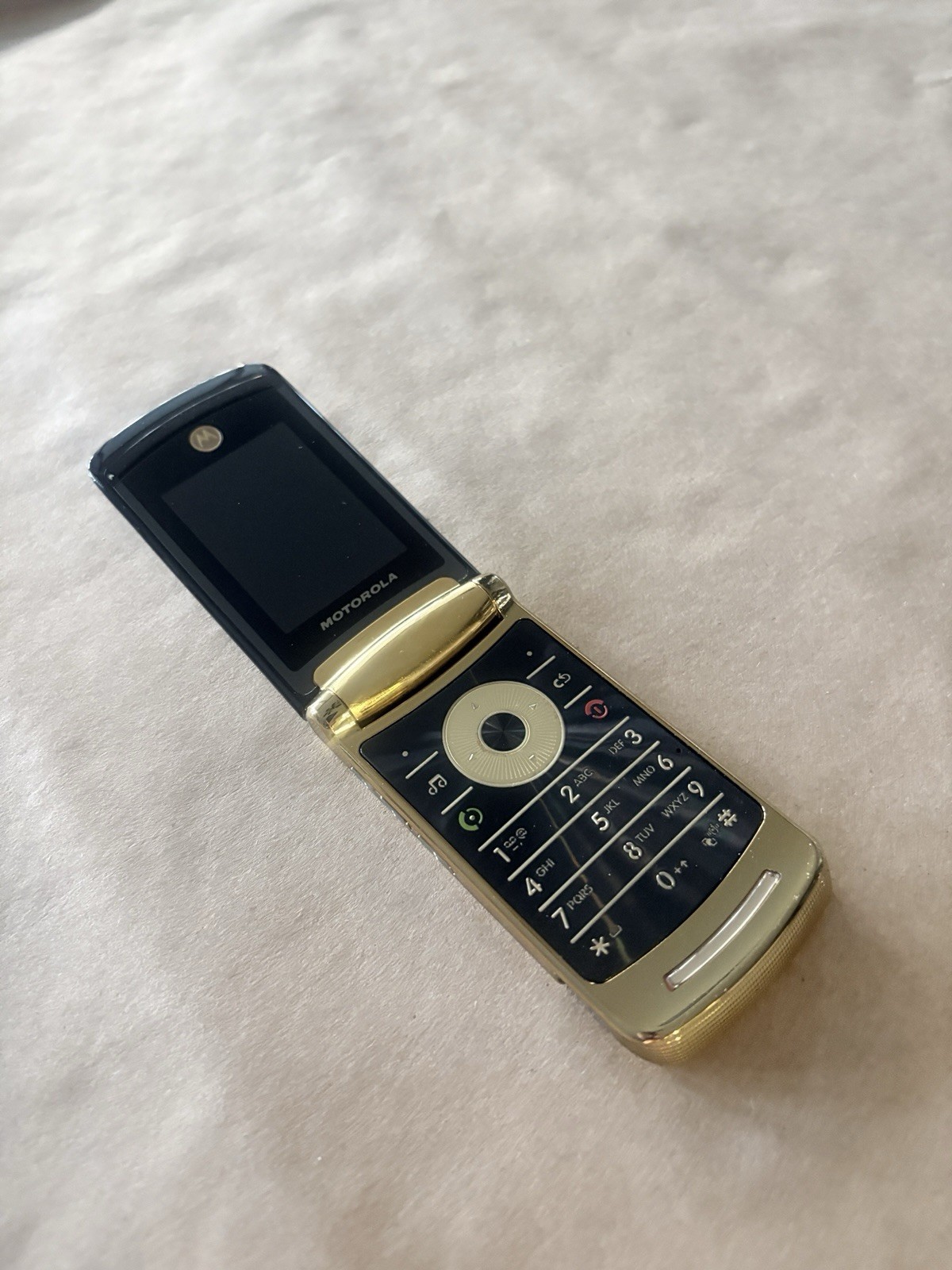 Motorola RAZR2 V8 Gold Black Flip Phone