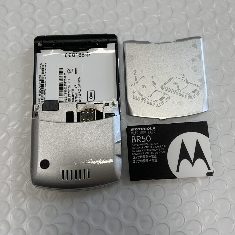 Motorola RAZR V3 Flip Bluetooth MP4 video Unlocked GSM Mobile Phone 8 Colors