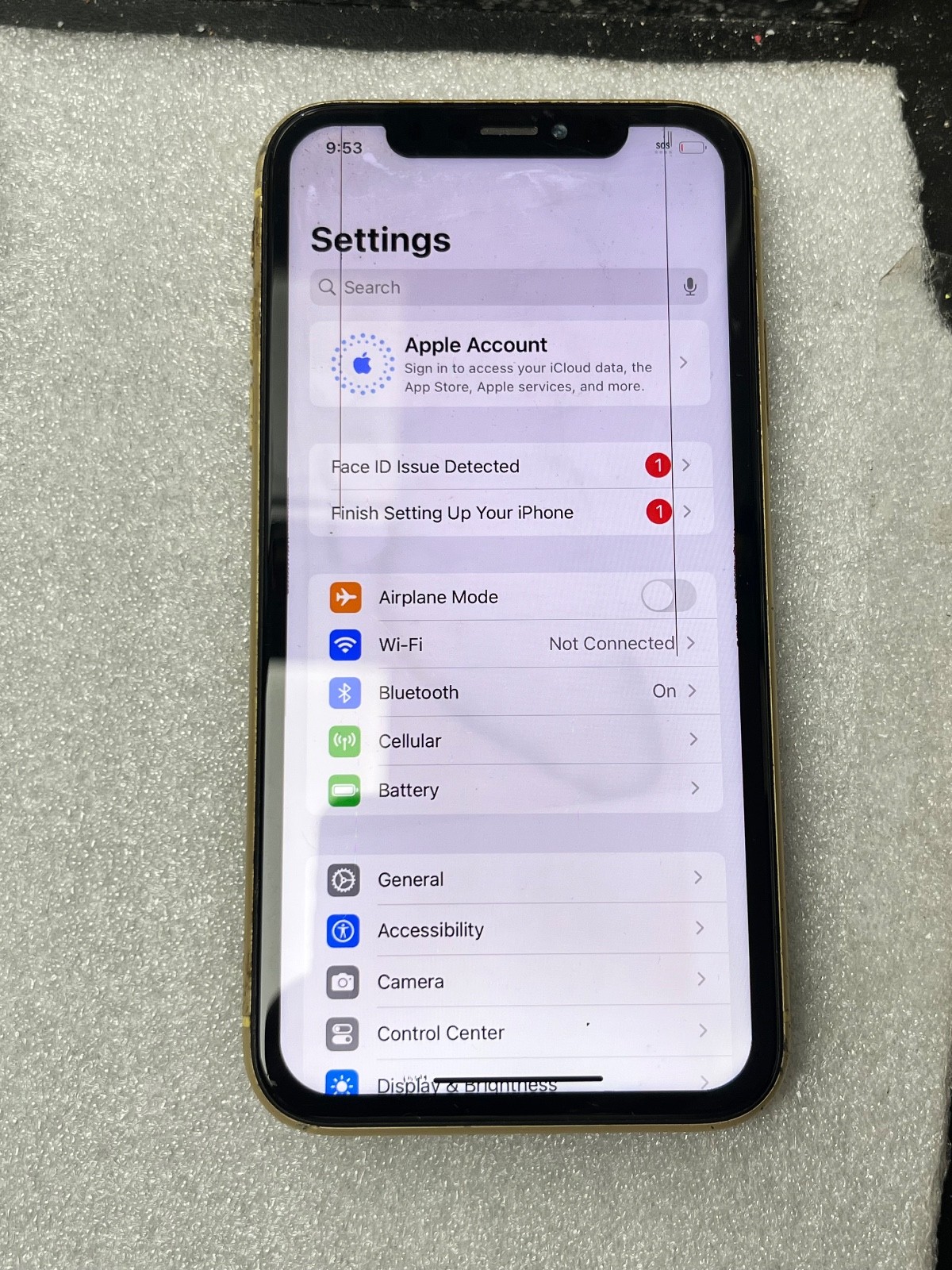 Apple iPhone XR – 64 GB – Yellow (Unlocked), cracked back