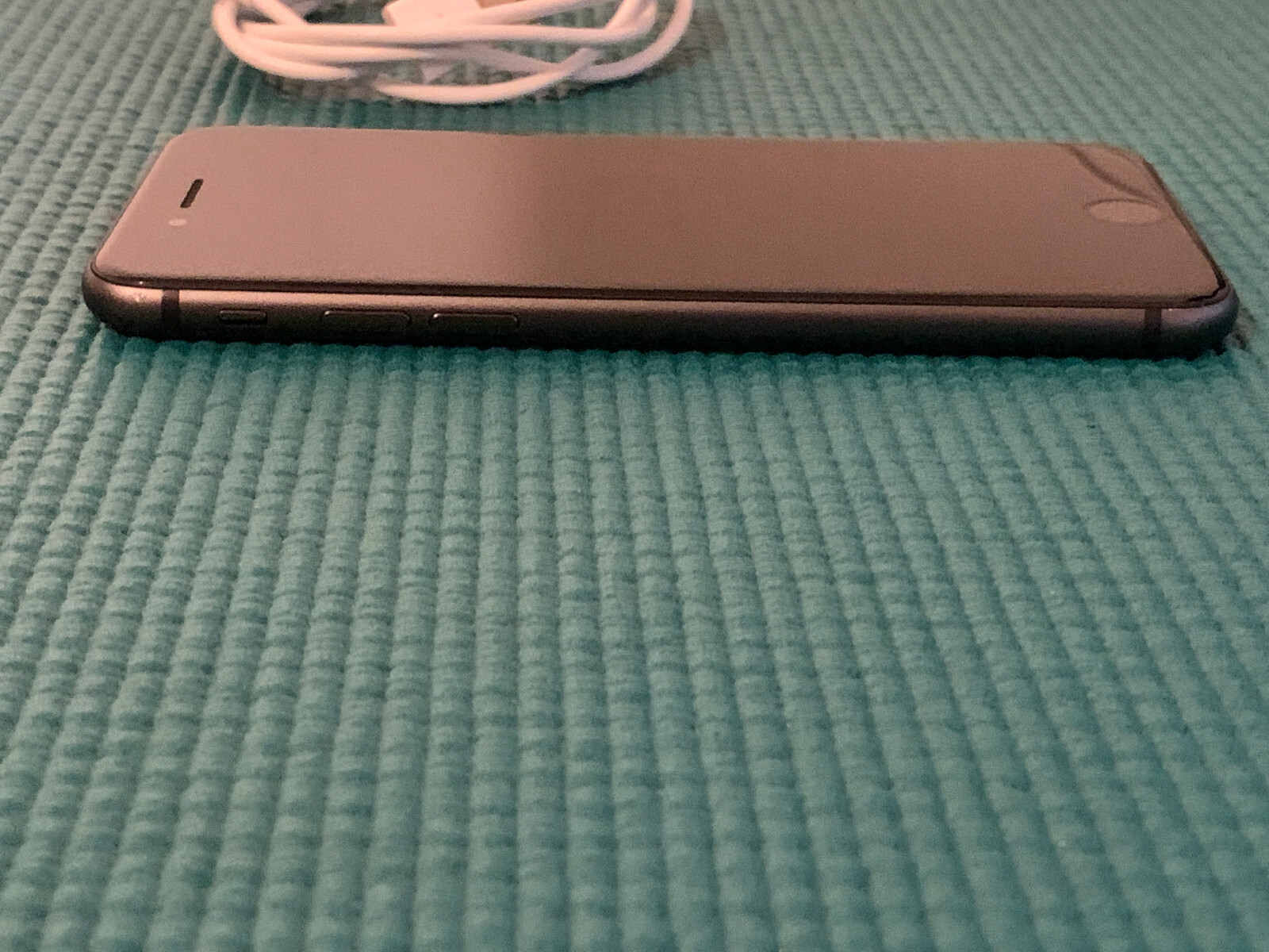 Apple iPhone 8 – 64GB – Space Gray (Unlocked) A1863 (CDMA + GSM)