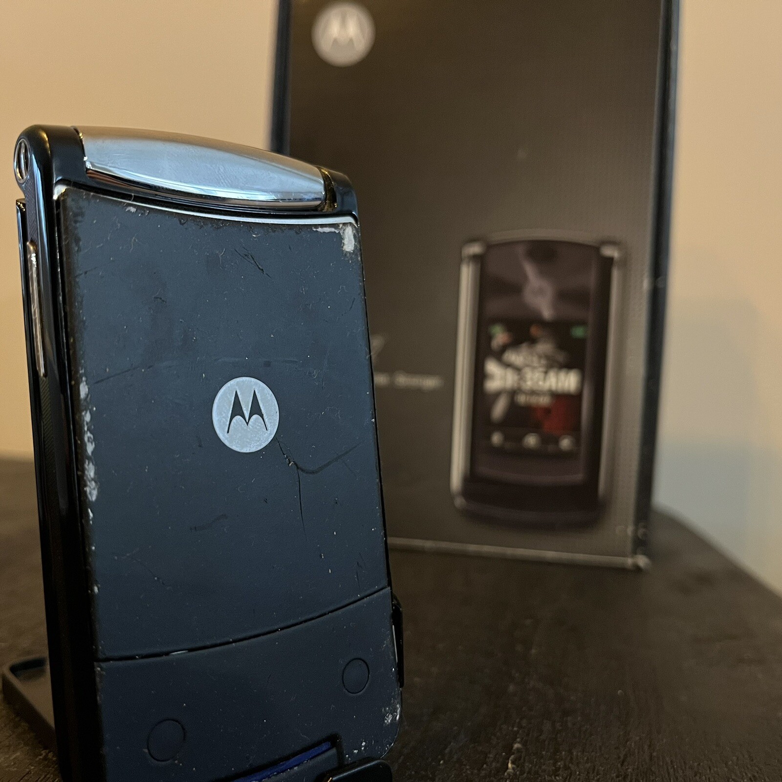 Motorola Razr 2 V9 complete in box