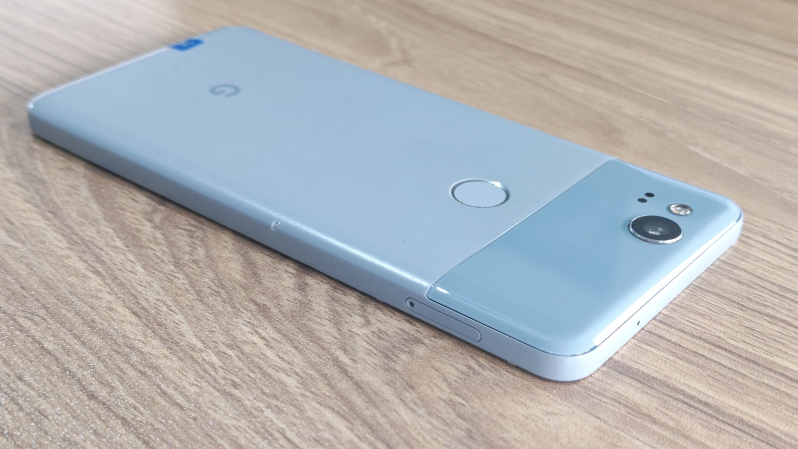 Original Google Pixel 2 Unlocked 64/128 GB Random Color Reboxed With Accessories