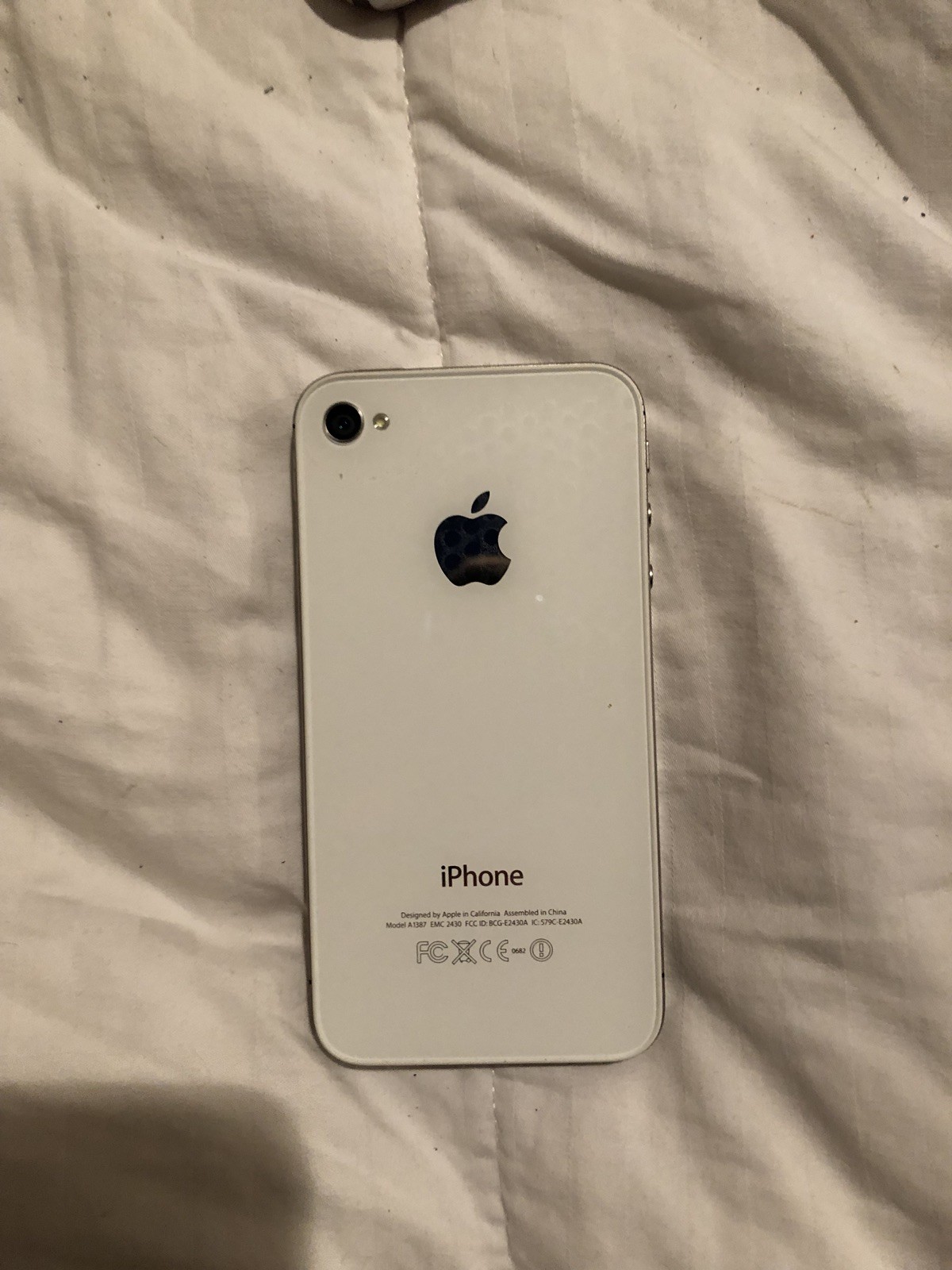 Apple iPhone 4 – 8GB – White (AT&T) A1332 (GSM)