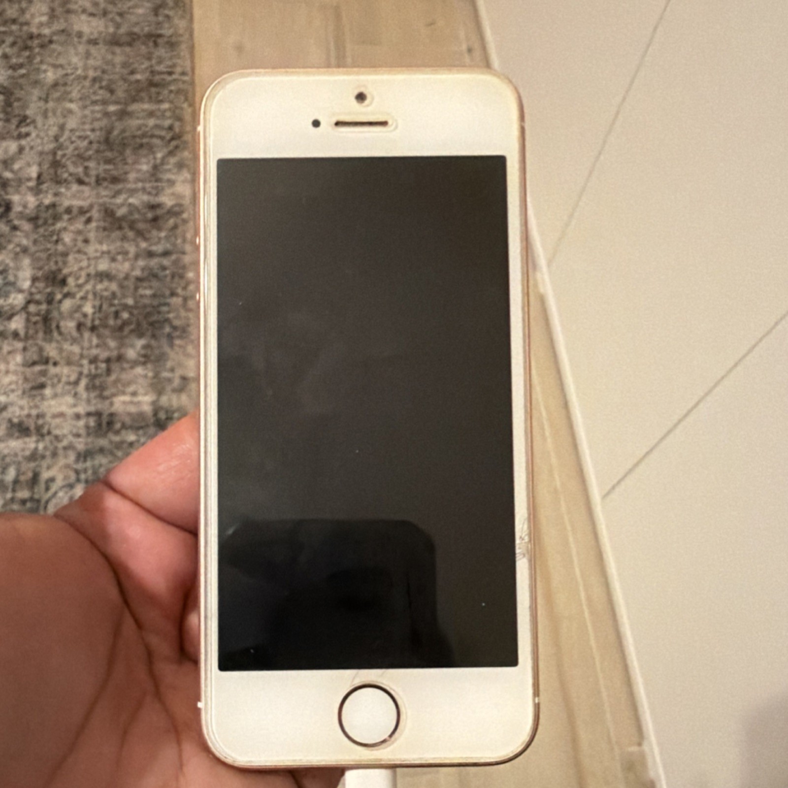 Apple iPhone SE Rose Gold 8MP Camera 4.0″ Screen iOS Bluetooth Wi-Fi