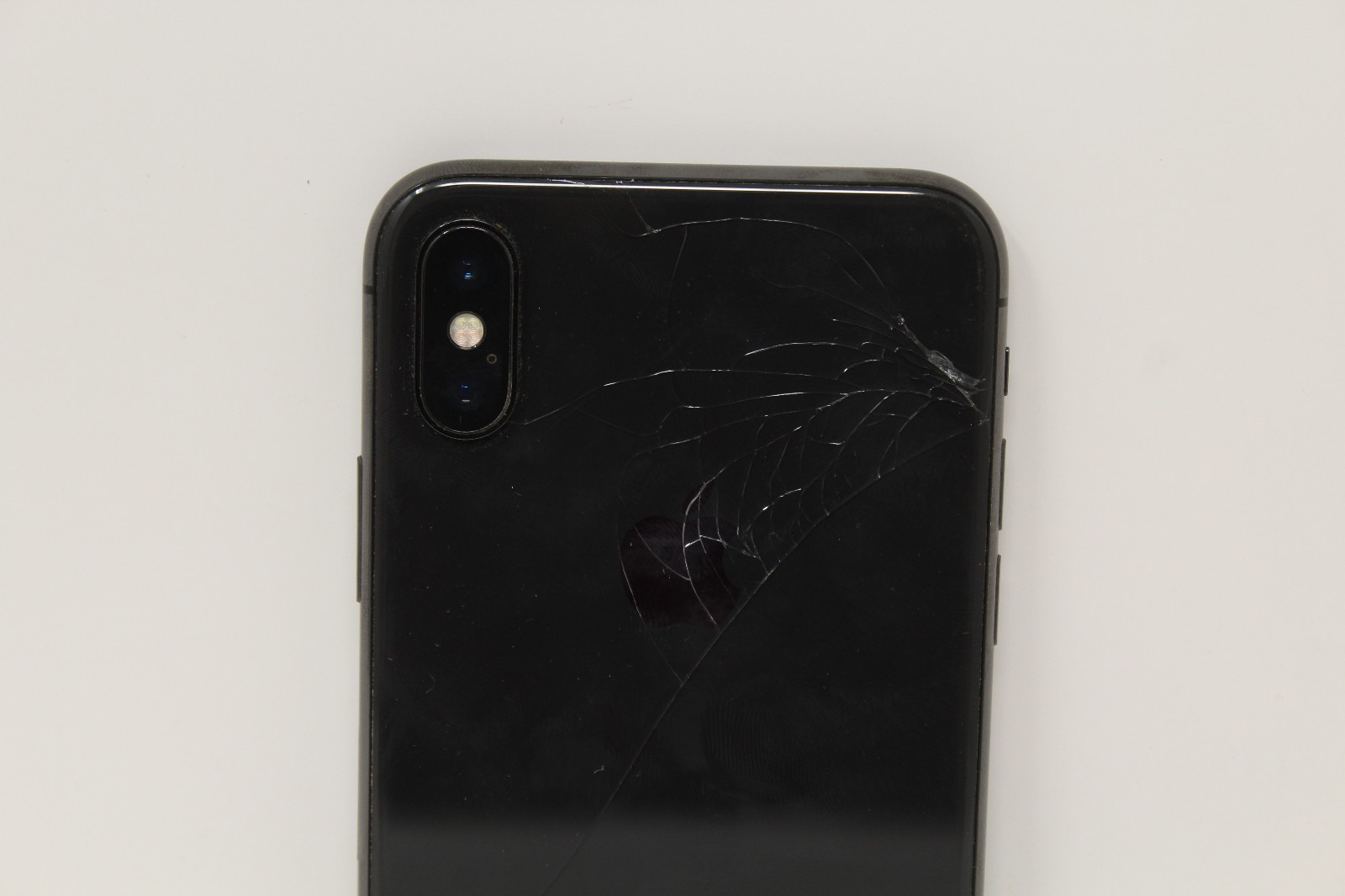 Apple iPhone X 64GB Verizon Space Gray A1865 Cracked Back / Dead Spot