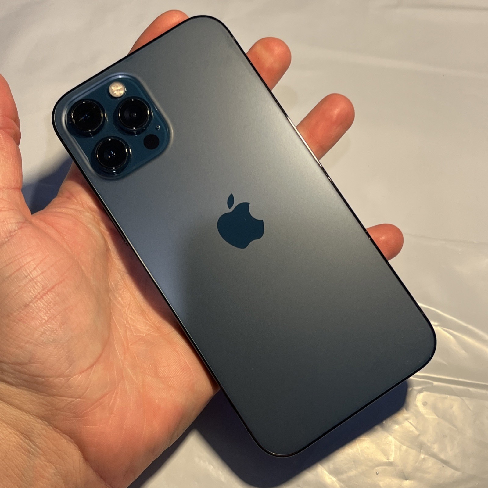 Apple iPhone 12 Pro Max – 128GB (Unlocked) ONE DEAD PIXEL -2.5x dots (T885)
