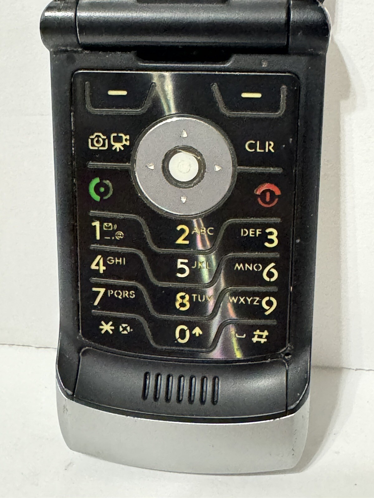 Motorola RAZR V3m Silver Cellular Flip Phone – Verizon Tested – Bad Battery