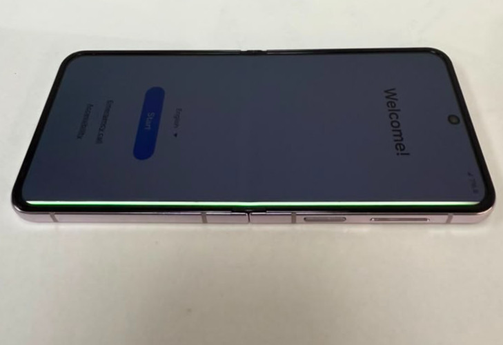 Samsung F731U1 Z Flip5 512GB Lavender Unlocked LCD Line Issue