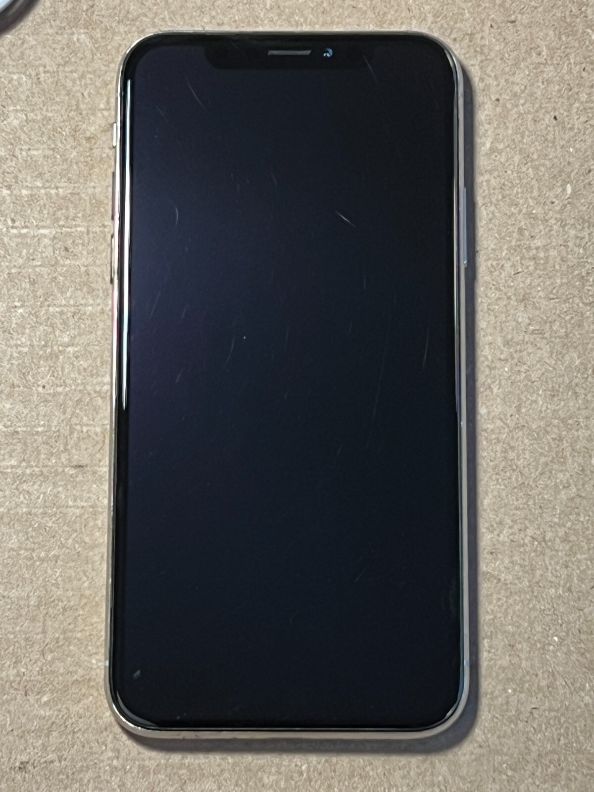Apple iPhone X – 64GB – Silver (Unlocked) A1865 (CDMA + GSM)