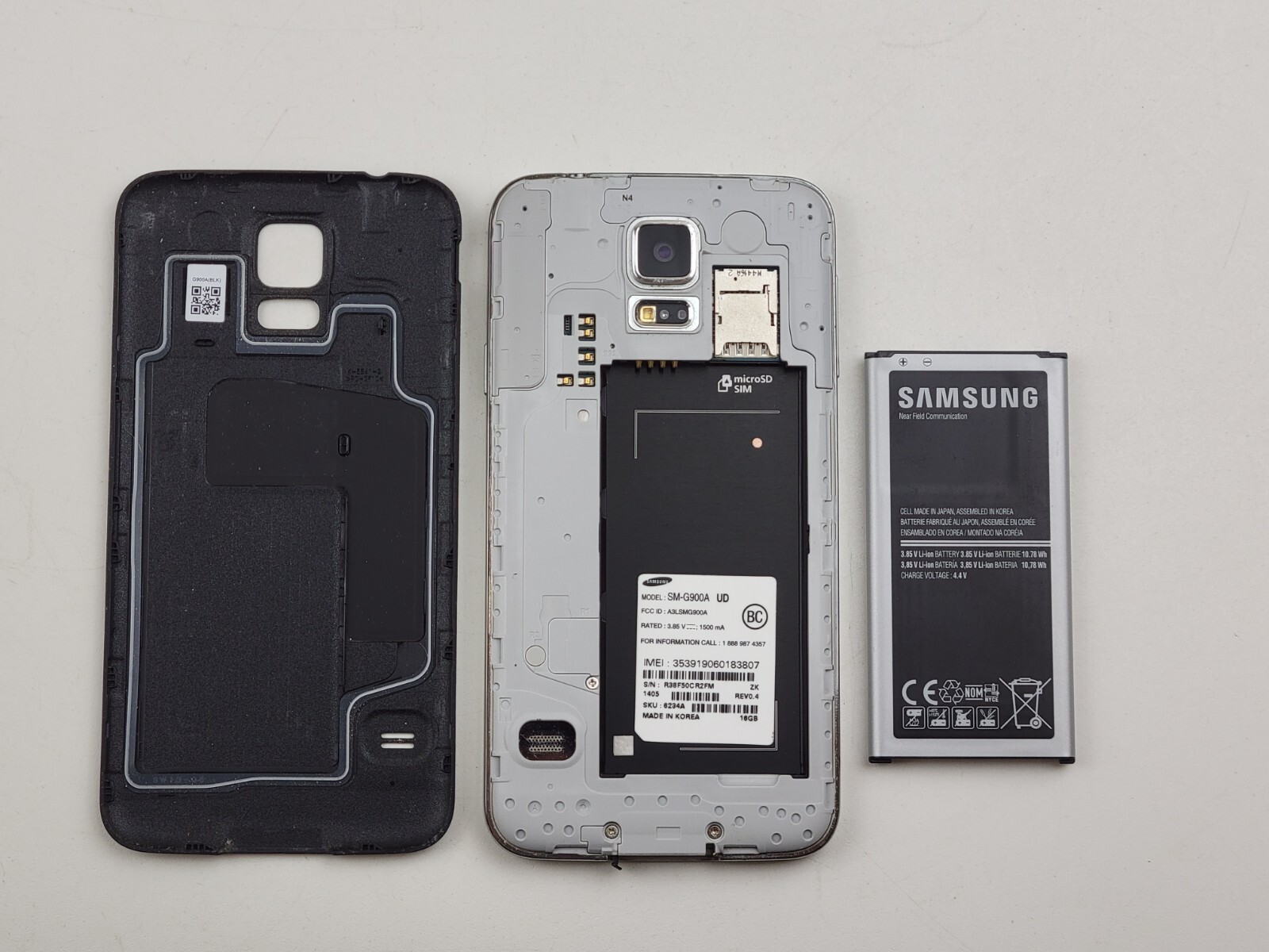 Samsung Galaxy S5 (SM-G900A) 16GB – Black (AT&T) Smartphone – Clean IMEI – J7686