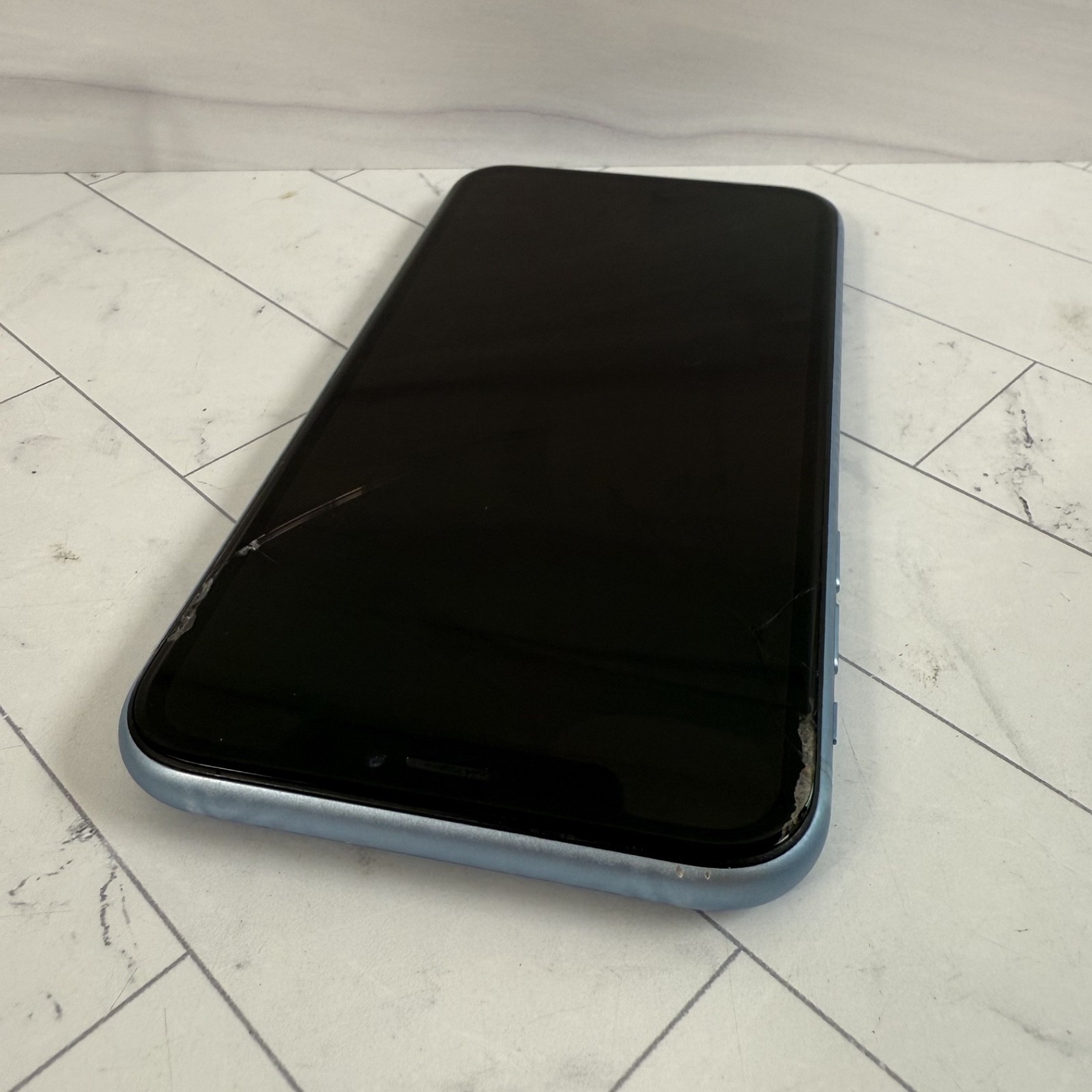 Cracked Screen LCD Apple iPhone XR 64GB Unlocked Blue A1984 #A77