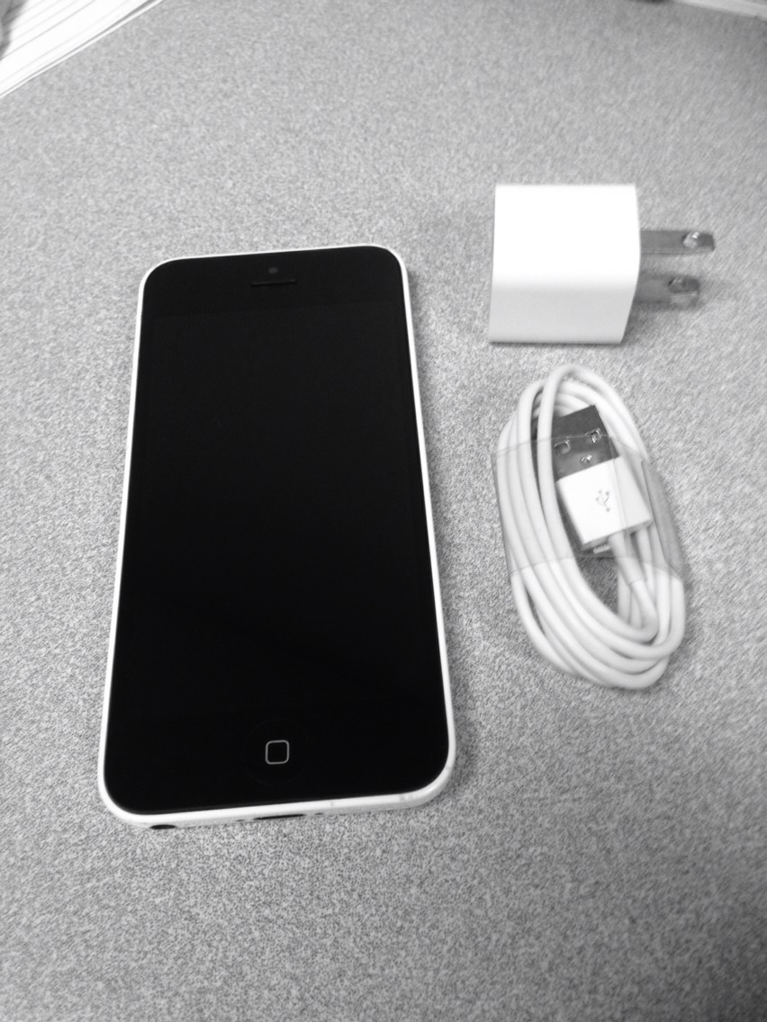 Apple iPhone 5c – 16GB – White (AT&T) Smartphone Clean ESN