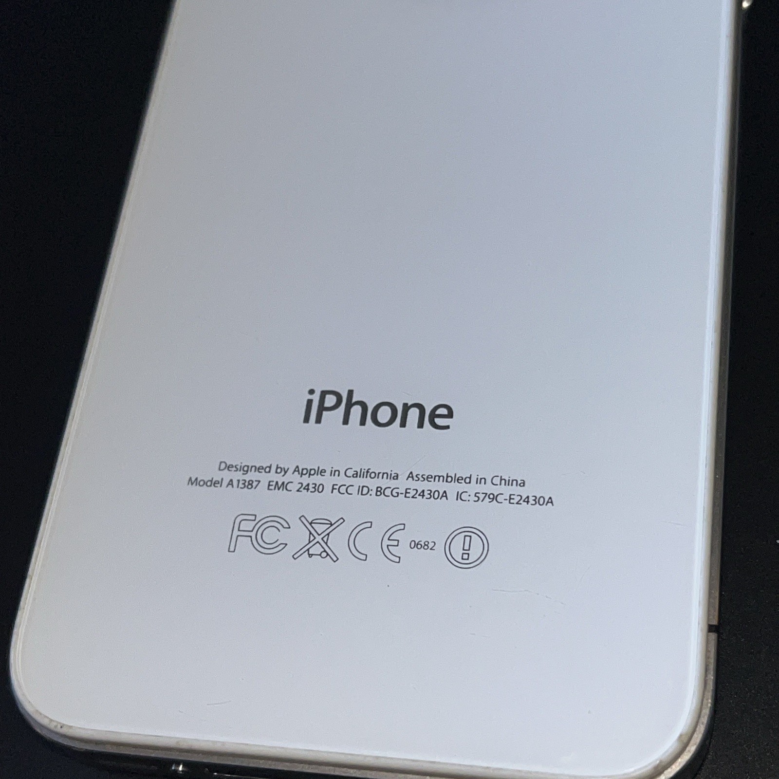 Apple iPhone 4 – A1387- White Locked