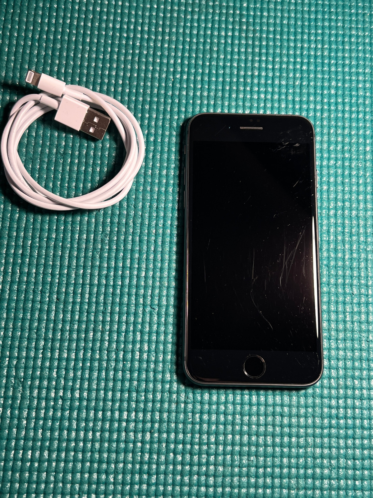 Apple iPhone 8 – 256GB – Space Gray (Unlocked) A1863 (CDMA + GSM)
