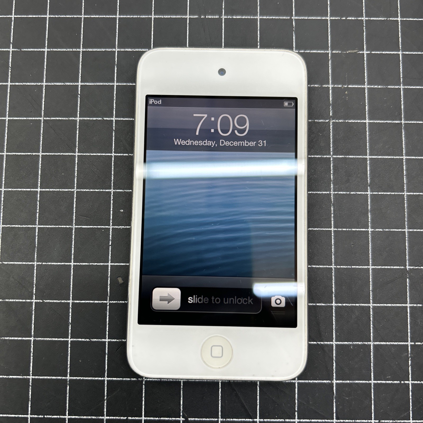 Apple iPod Touch 4th Gen A1367 – 32 GB –