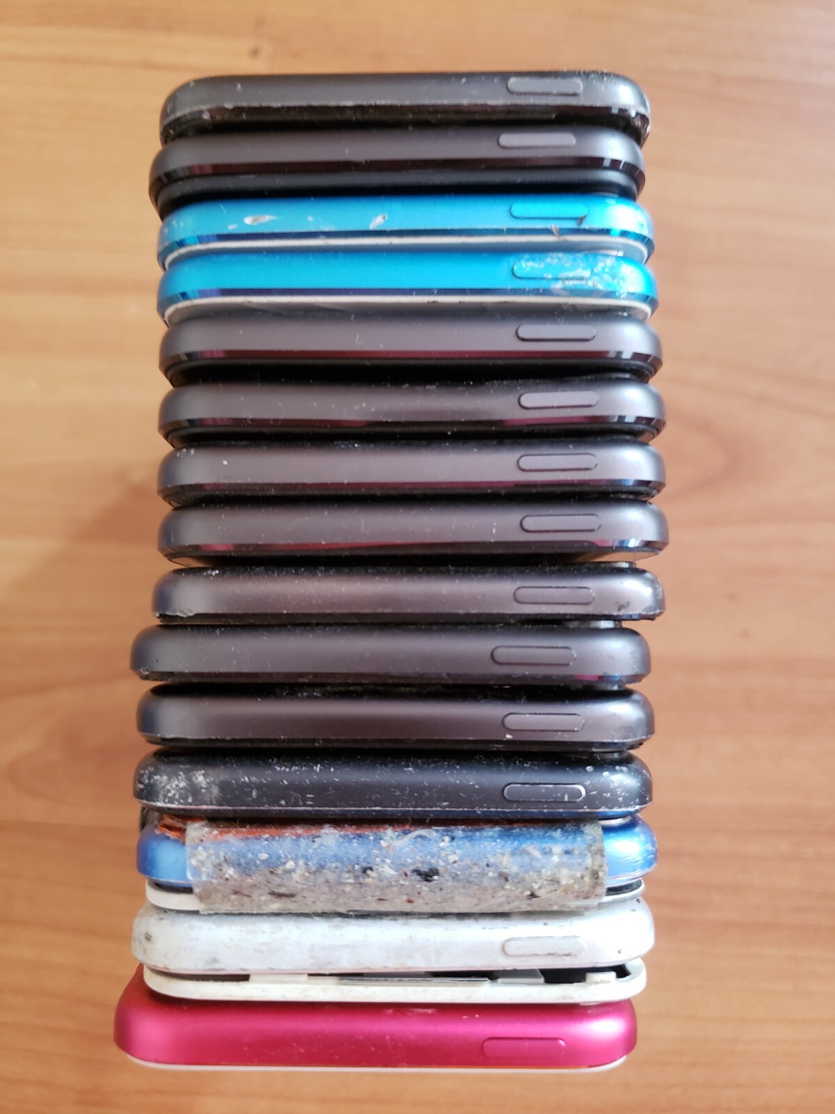 Lot of 15 Apple iPod Touch 7th and 6th and 5th Gen A2178/A1574 /A1421 For parts