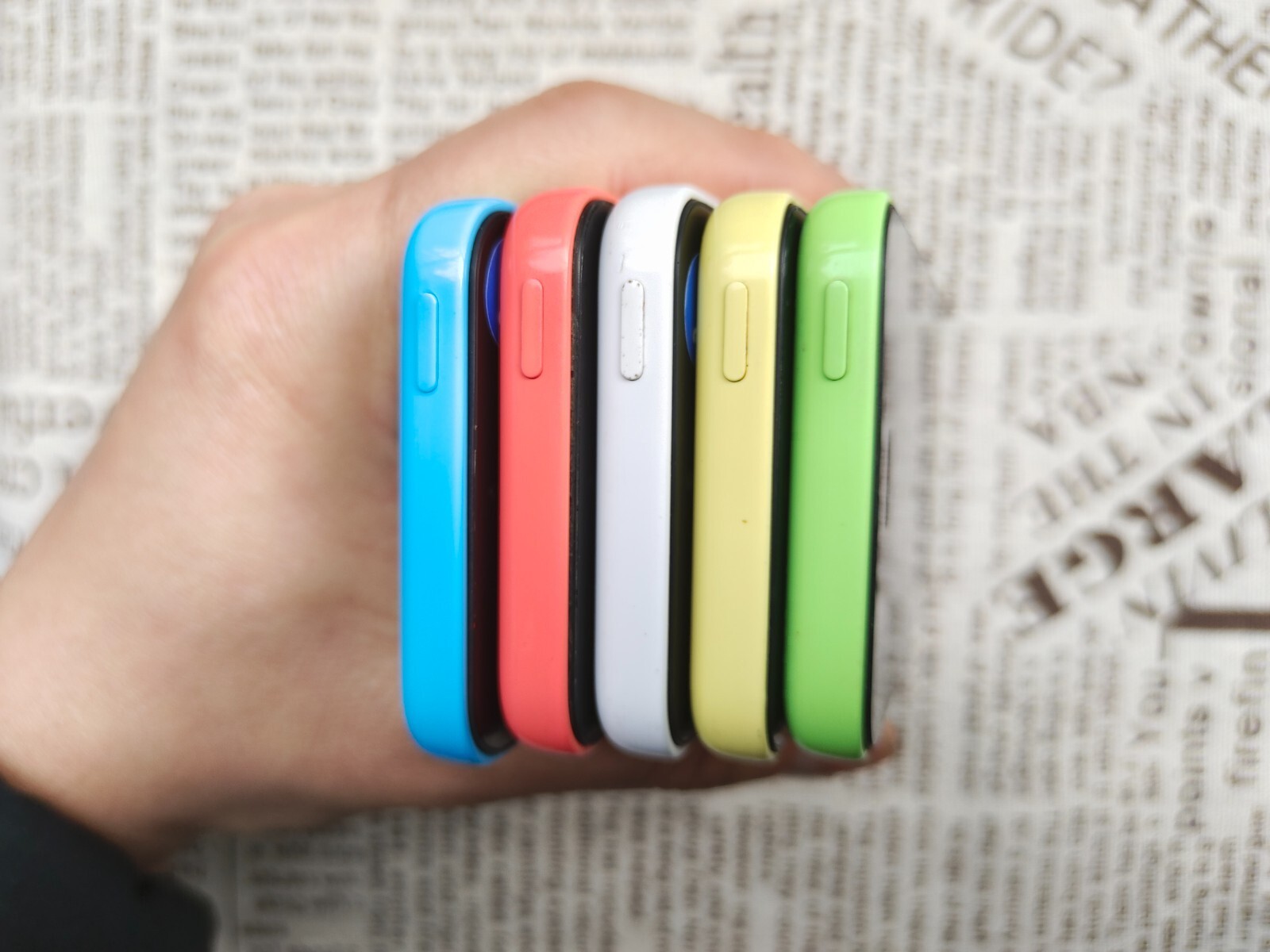 Apple iPhone 5C UNlocked 8/16/32GB BLUE/GREEN/PINK/WHITE/ YELLOW – 90% N EW