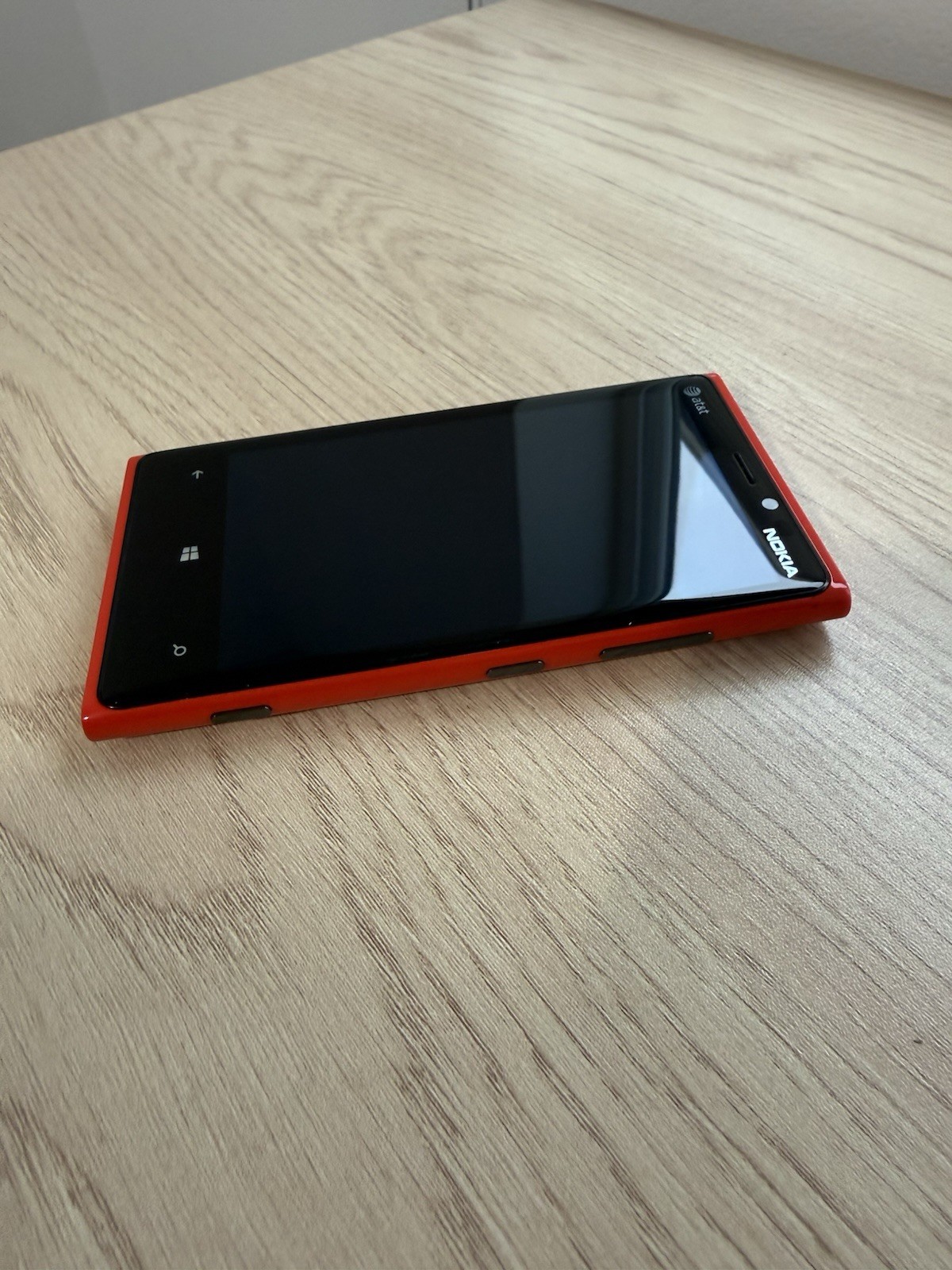 Nokia Lumia 920 – 32 GB (AT&T) – Some Scratches