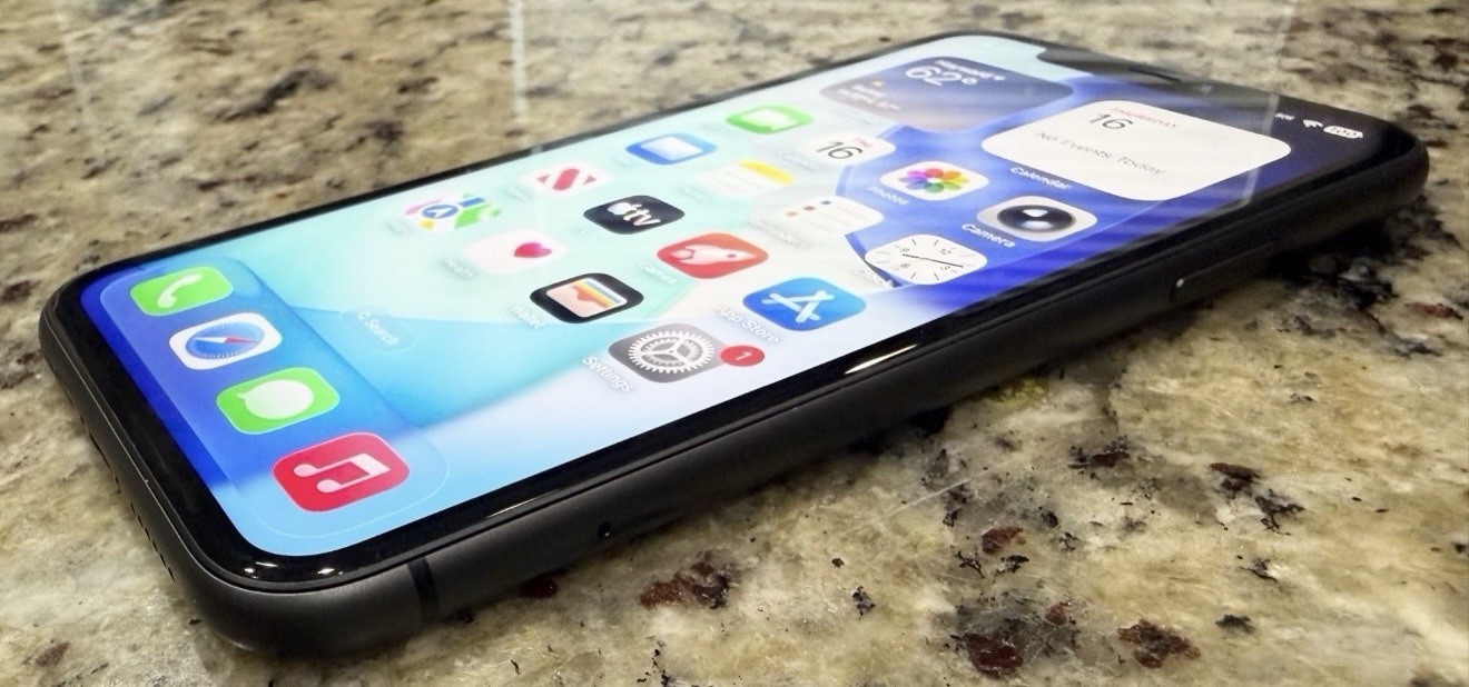 Apple iPhone 11 Factory Unlocked 64GB Black NEW Apple Battery 100% Mint Bundle