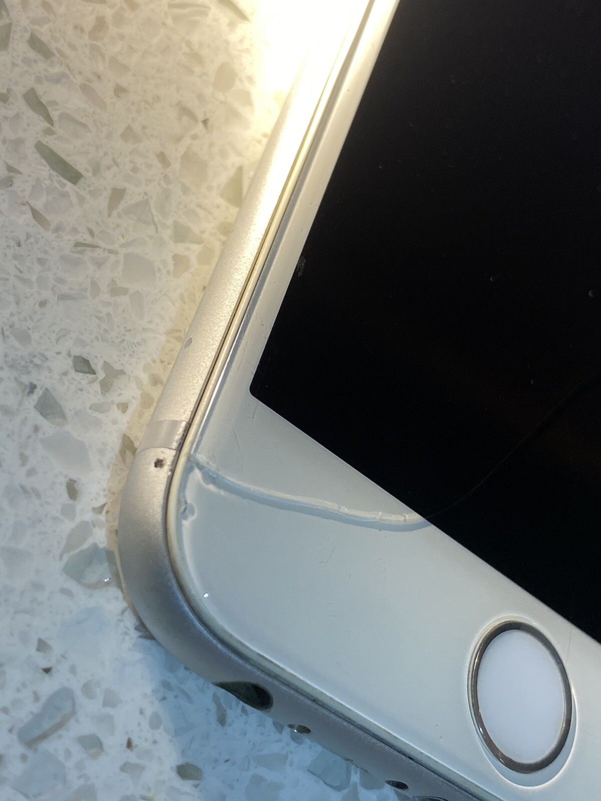 Apple iPhone 6 – 128GB – Silver A1688 (CDMA + GSM)/ DO