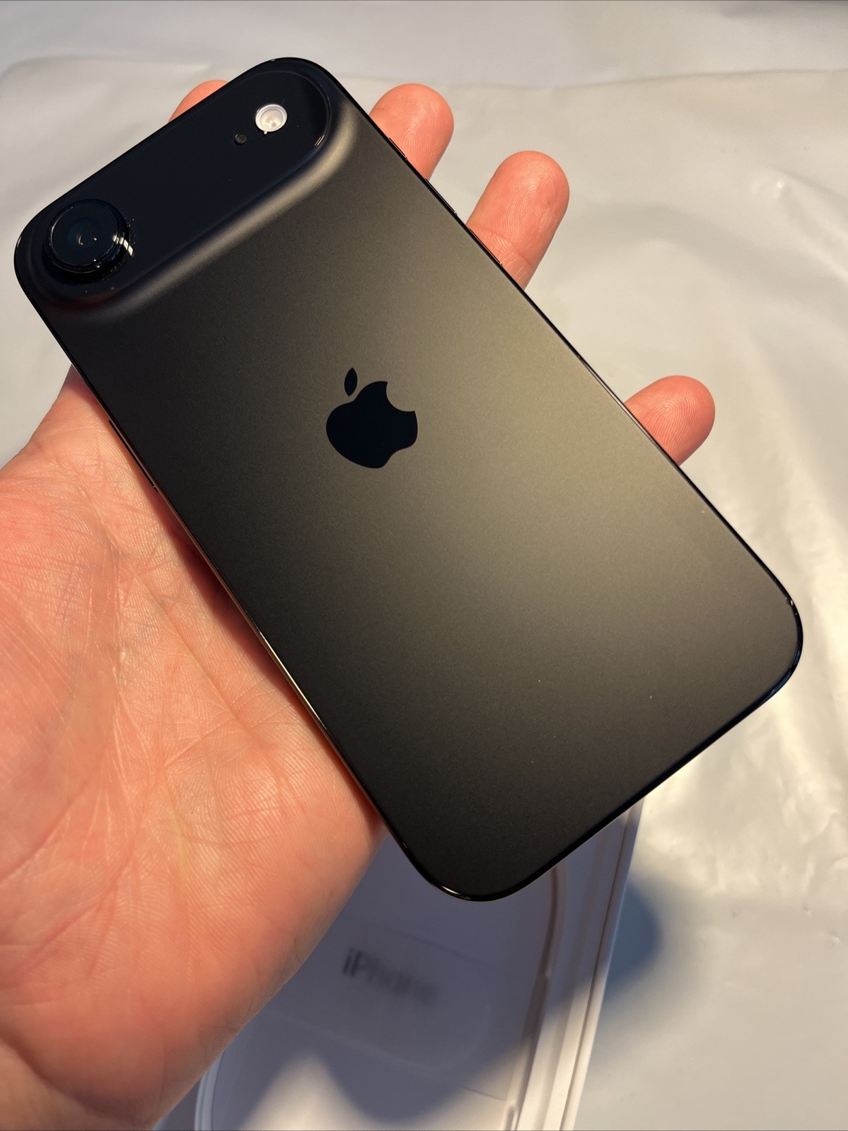Apple iPhone 17 Air – 256GB (Unlocked) – CRACKED FRONT – AS IS (#441)