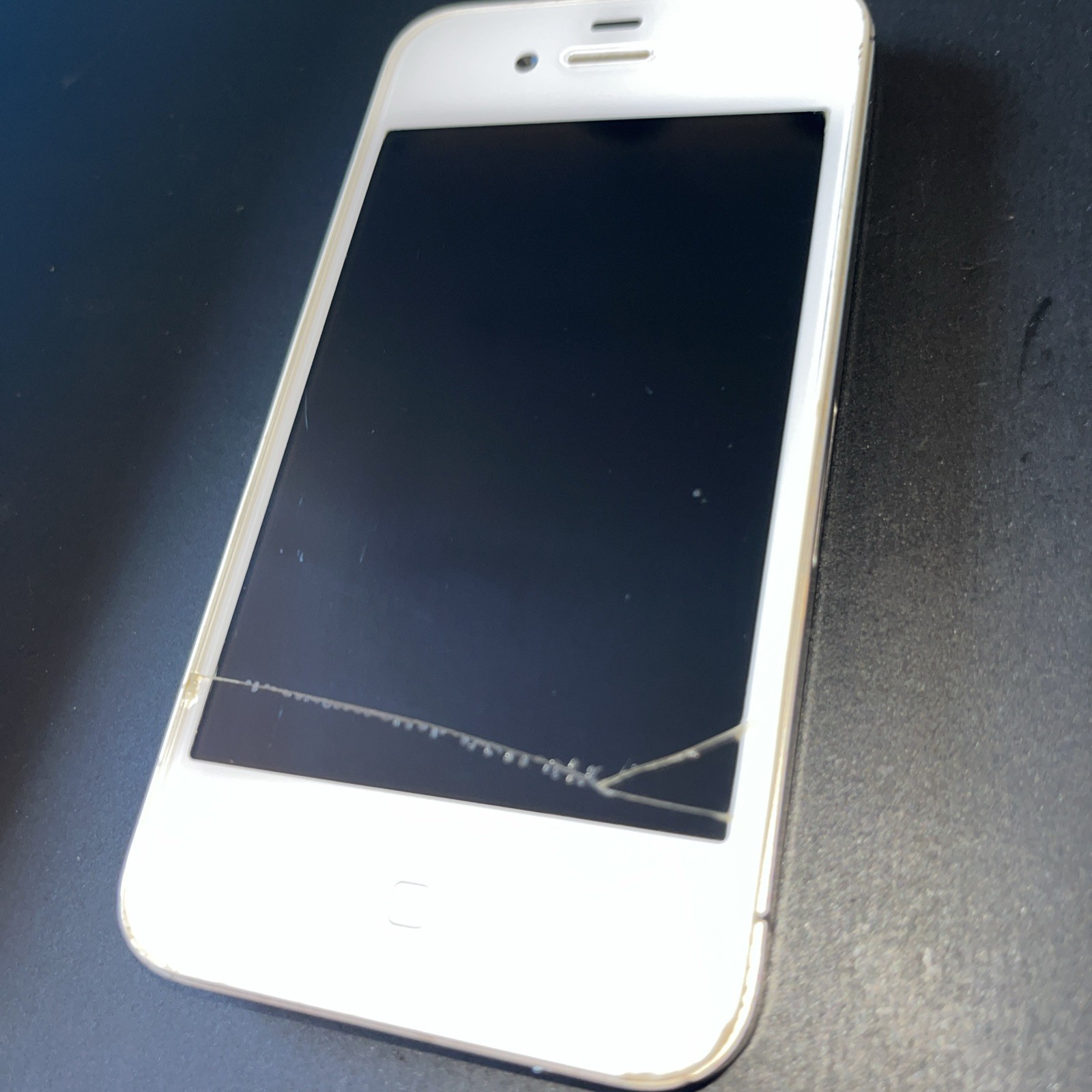Apple iPhone 4 – A1387- White Locked