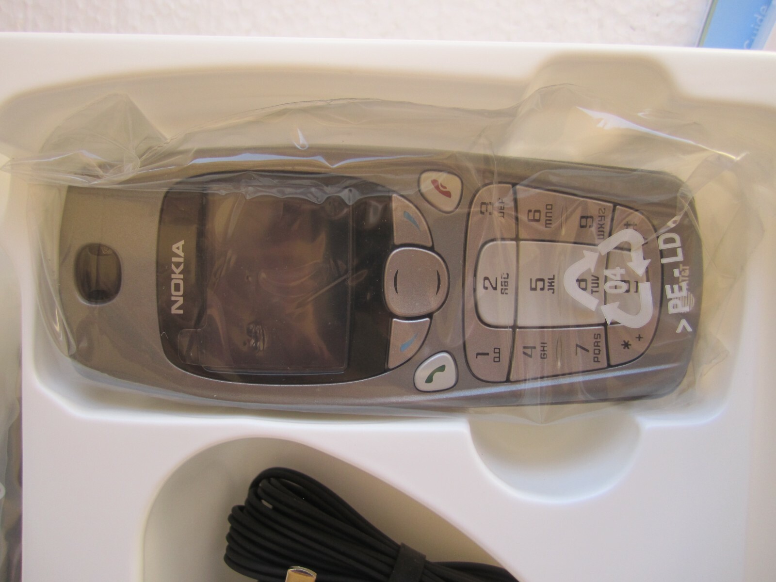 Vintage Nokia 3560 Phone w/Charger Battery & Packaging – For Collectors