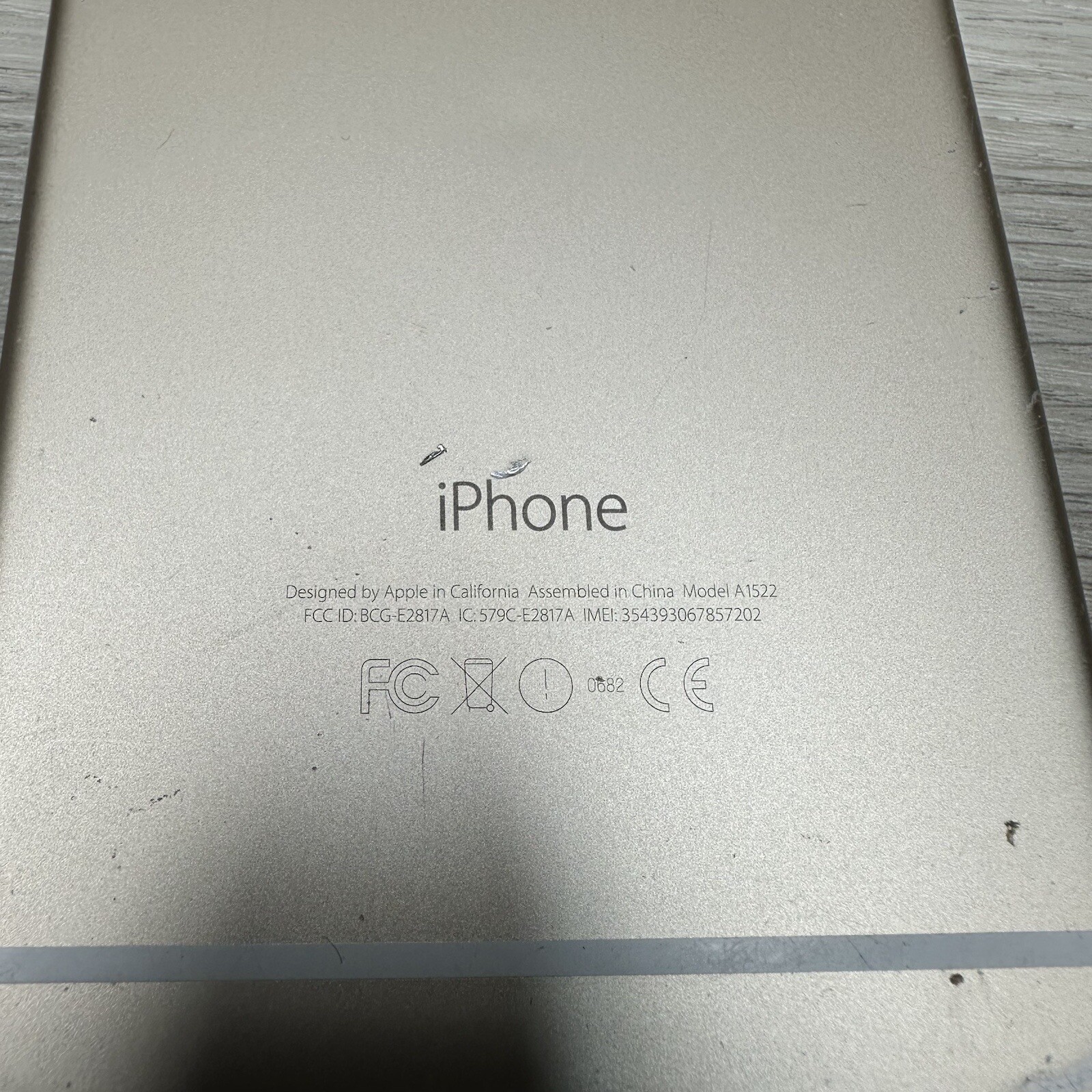 Untested Apple iPhones Model A1522, A1549, A1687, A1397 and Airpods