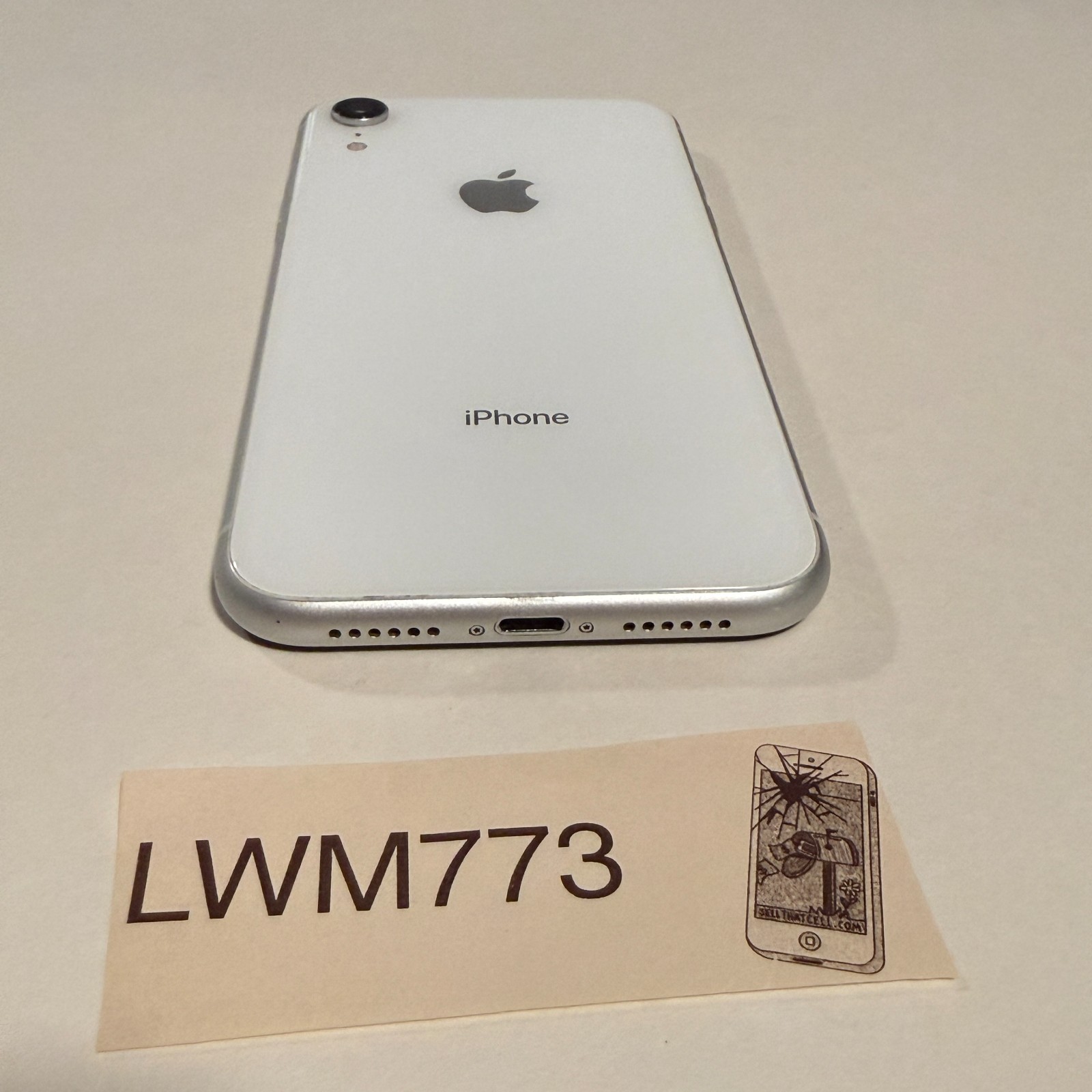 Apple iPhone XR 64GB White A1984 (AT&T / Cricket) Fully Functional – B Grade
