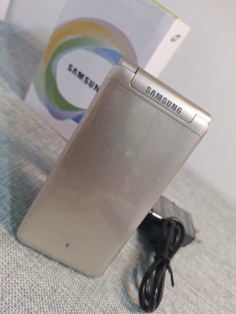 Samsung Galaxy Folder G1600 Dual SIM Unlocked 4G 16GB Android Flip SmartPhone