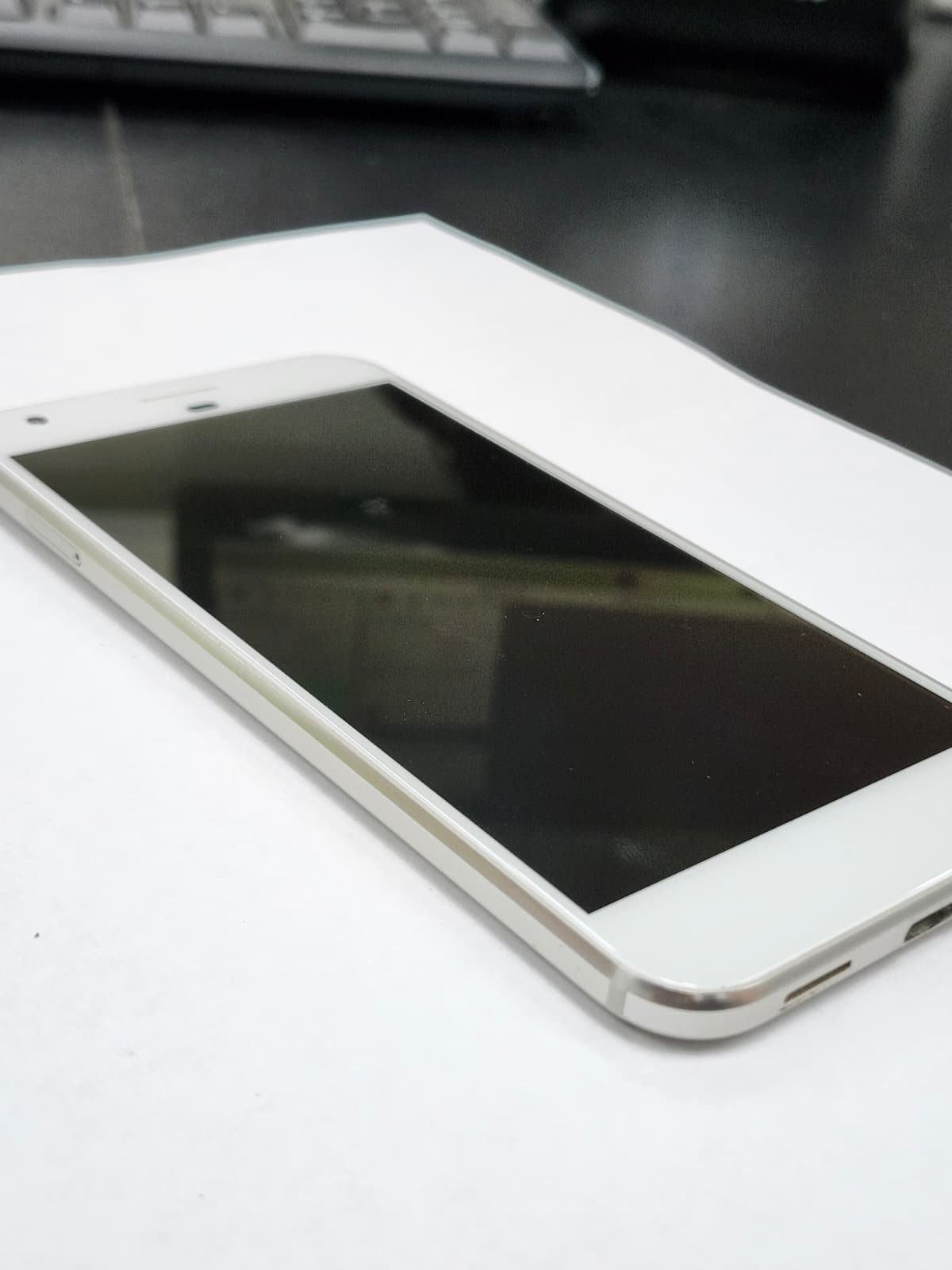 DEFECTIVE – Google Pixel XL – Silver – Unknown – Pixel XL – 12408