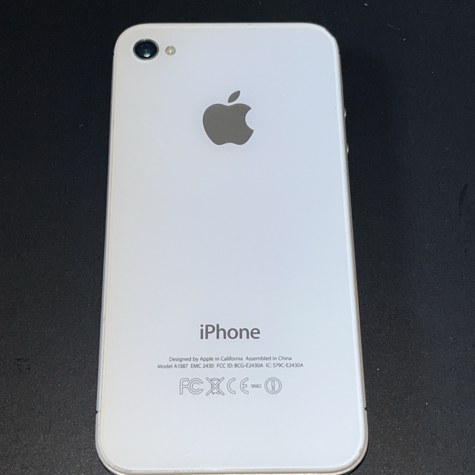 Apple iPhone 4 – A1387- White Locked