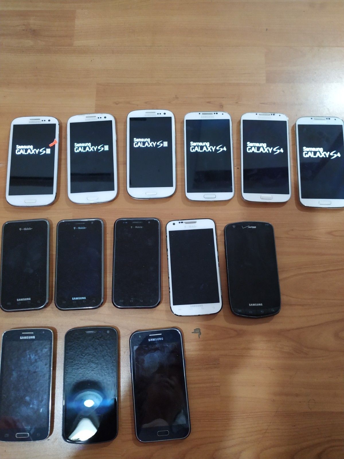 Lot of 14 Mixed model Samsung Galaxy S4 (3pc) and S3 (3pc) and other for parts