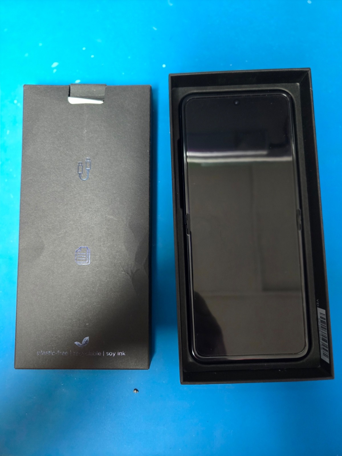 Motorola Razr 2025 256GB Blue XT2553V (TracFone) Fully Functional STRAIGHT TALK