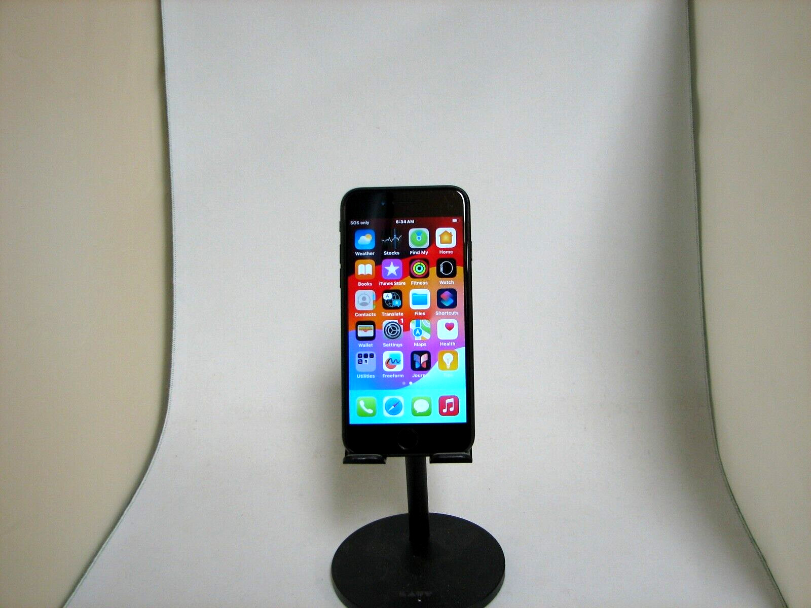 Apple iPhone SE (2020) – 64 GB – Black (Cricket Wireless) (Single SIM)