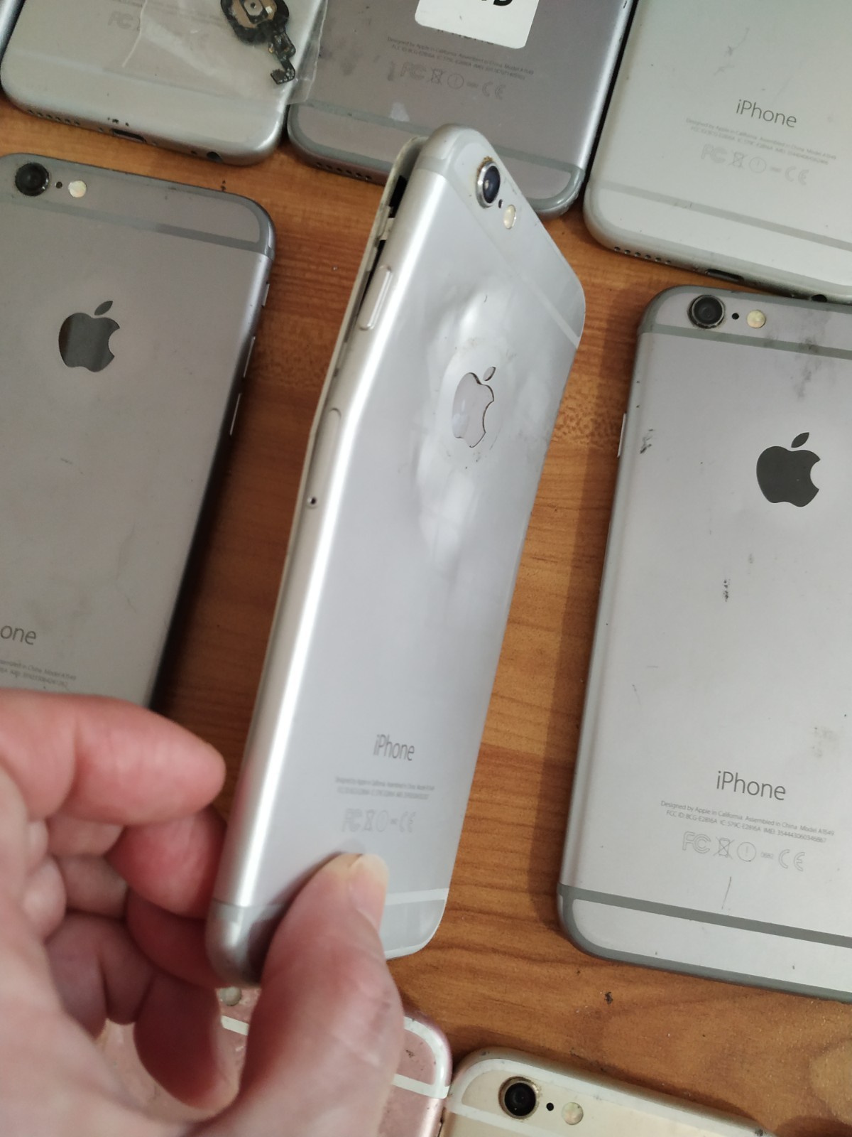 Lot of 60 Apple iPhone 6 or 6s 16GB or 32GB for parts