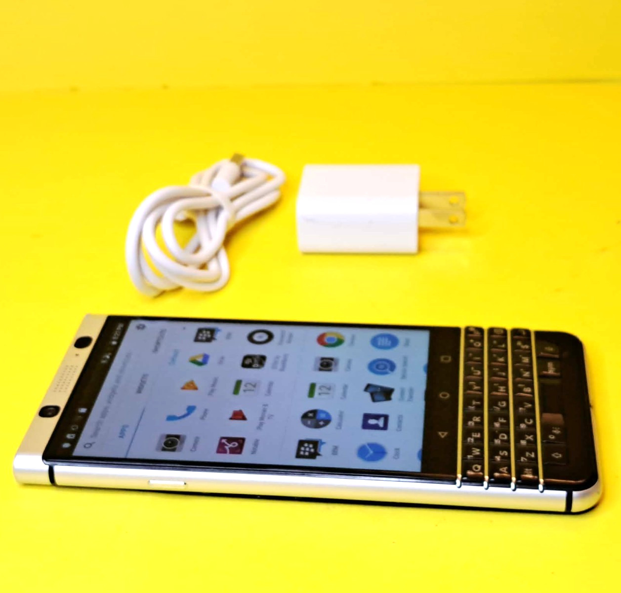 BLACKBERRY KEYONE KEY1 32GB UNLOCKED ANDROID CELL PHONE ROGERS BELL TELUS KOODO+