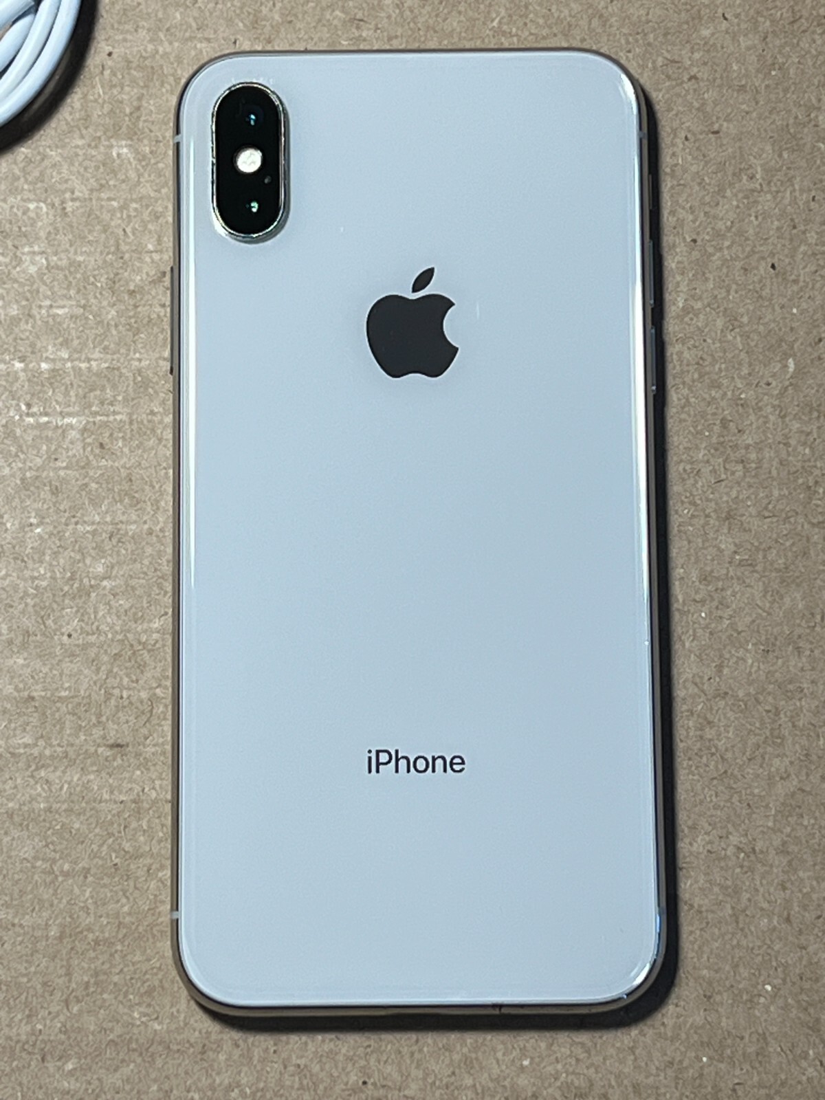 Apple iPhone X – 64GB – Silver (Unlocked) A1865 (CDMA + GSM)