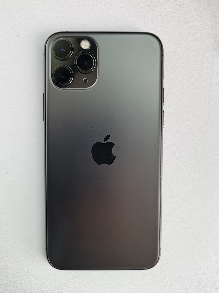 BOXED – Apple iPhone 11 Pro Unlocked 64GB / 256GB All colors good Smartphone