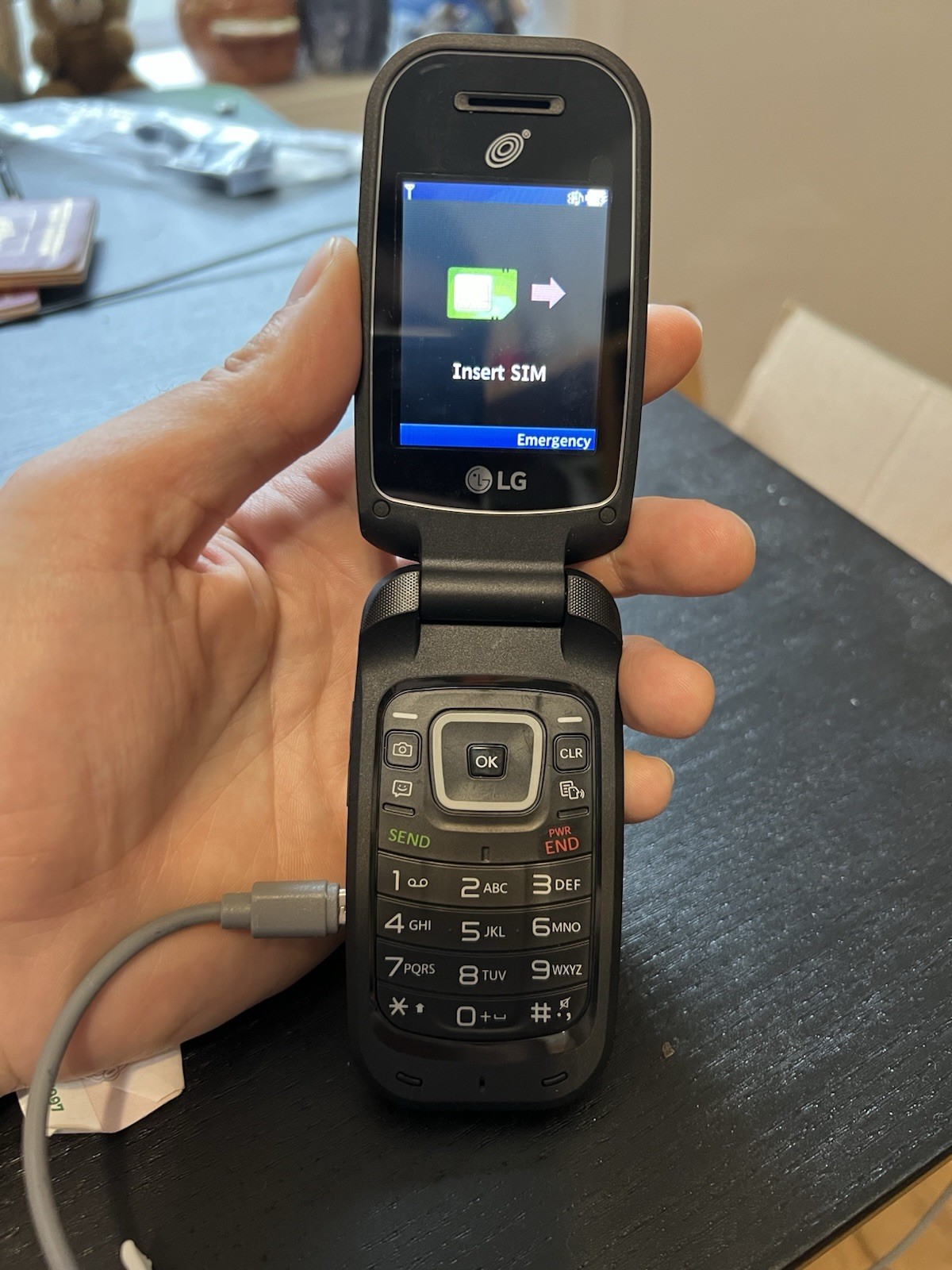 LG LG441G 441 Black Flip Phone TracFone 256MB Single SIM 2G/3G
