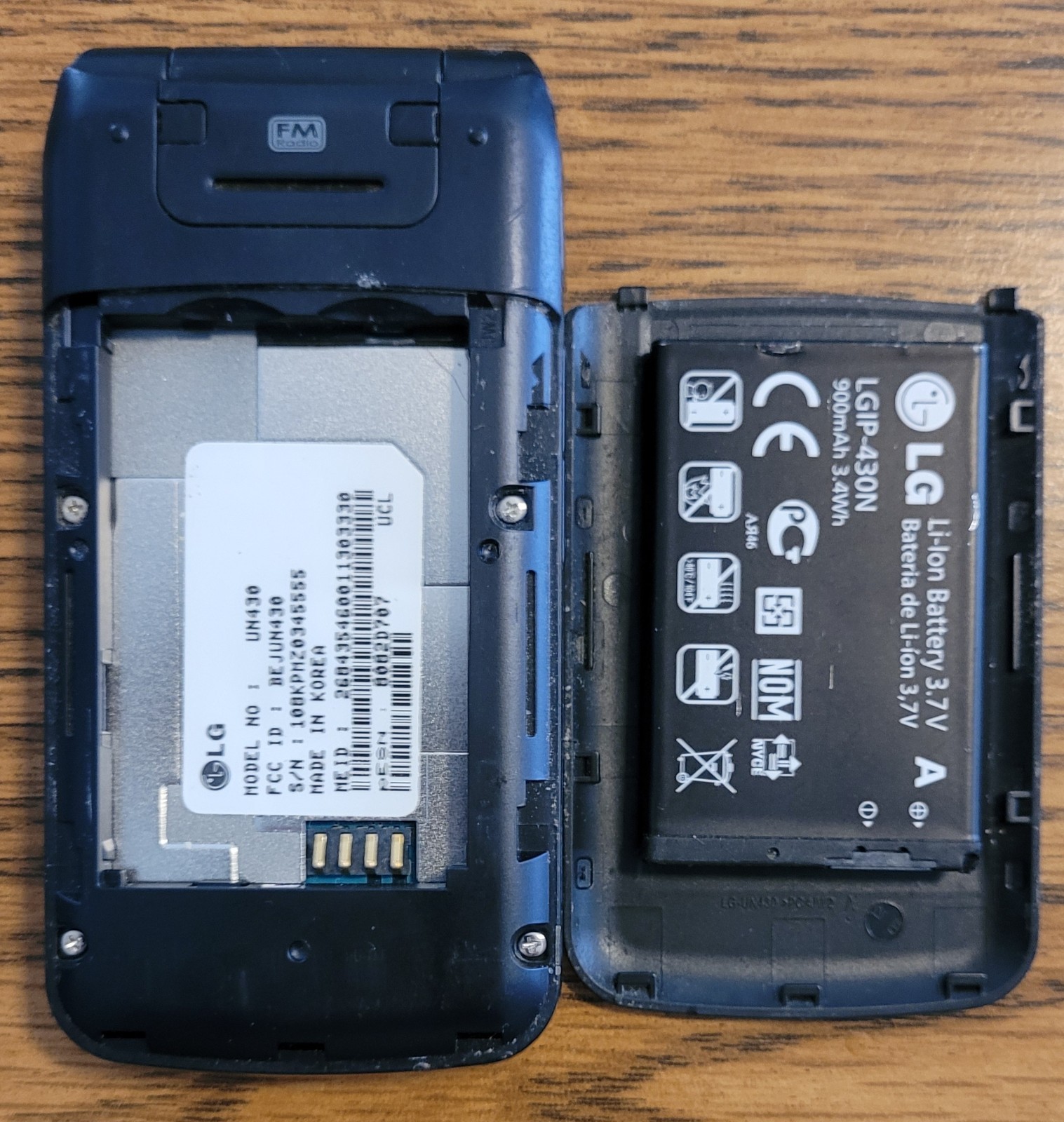 LG Wine 2 II UN430 – Gray and Silver ( U.S. Cellular ) Very Rare CDMA Flip Phone