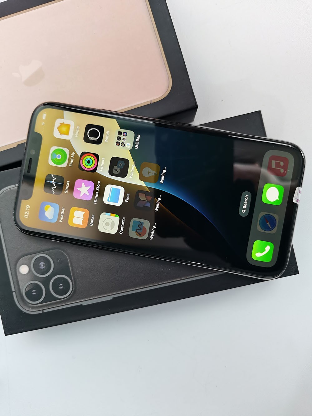 BOXED – Apple iPhone 11 Pro Unlocked 64GB / 256GB All colors good Smartphone