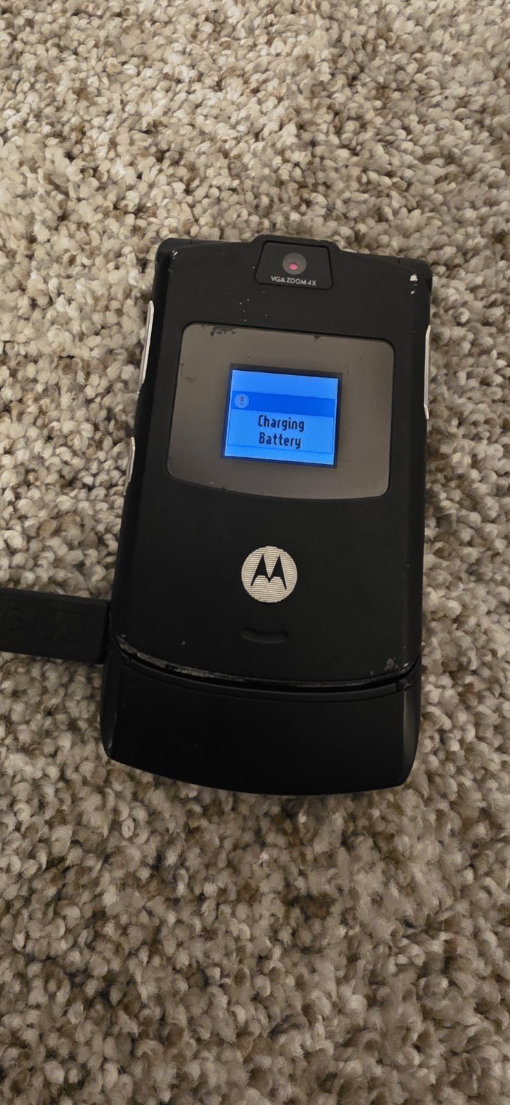 Motorola RAZR V3 Flip Cell Phone Black 5.5MB VGA 0.3MP Camera. As Is.