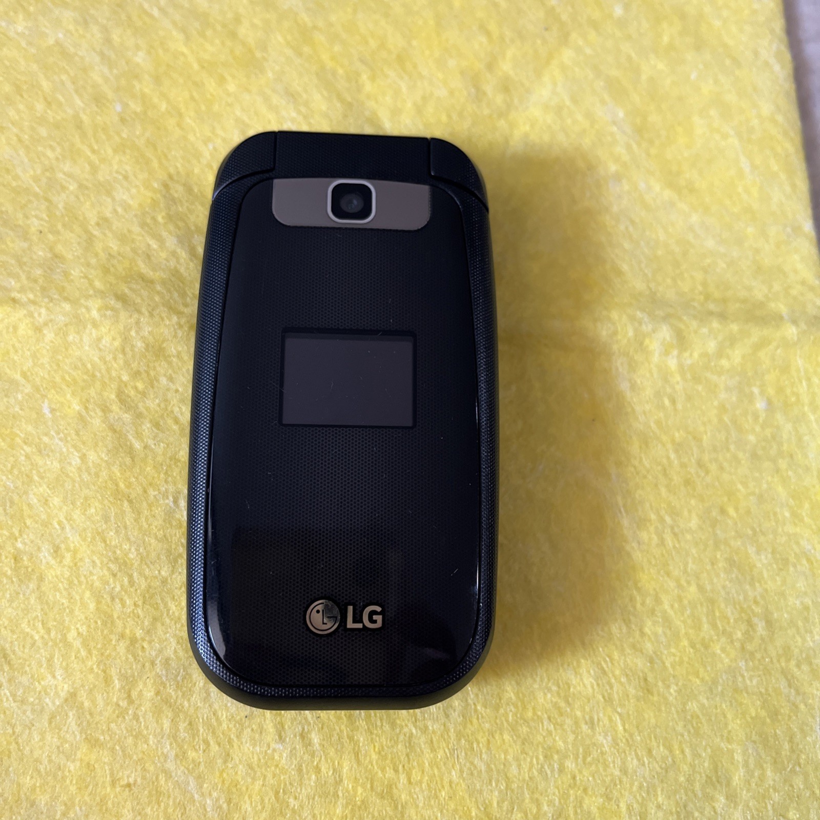 TracFone LG 442BG older Flip Phone 3G 1.3MP Camera WORKS AND HOLDS CHARGE