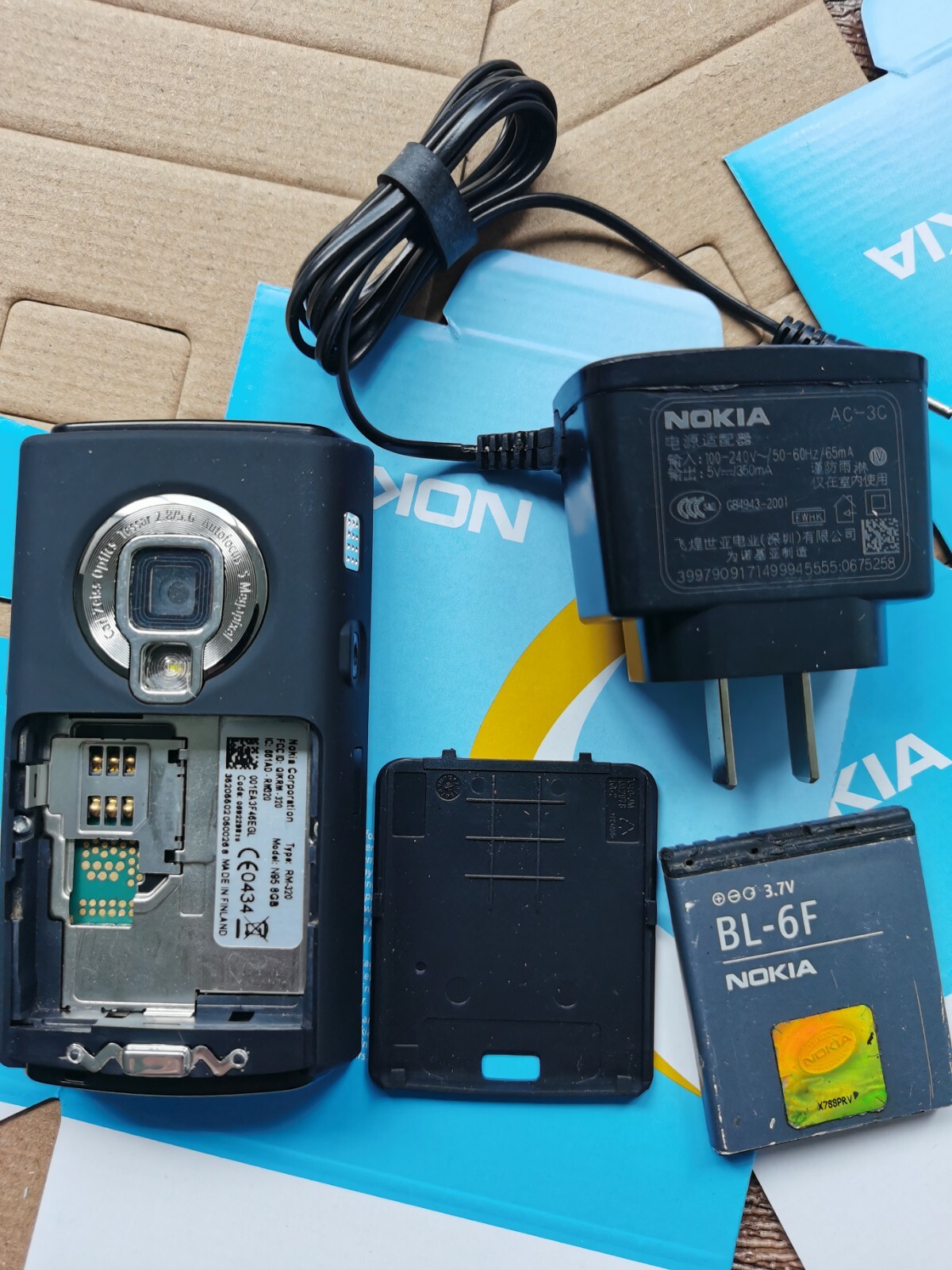Nokia N95 8GB Symbian smartphone 8 GB storage, 128 MB RAM