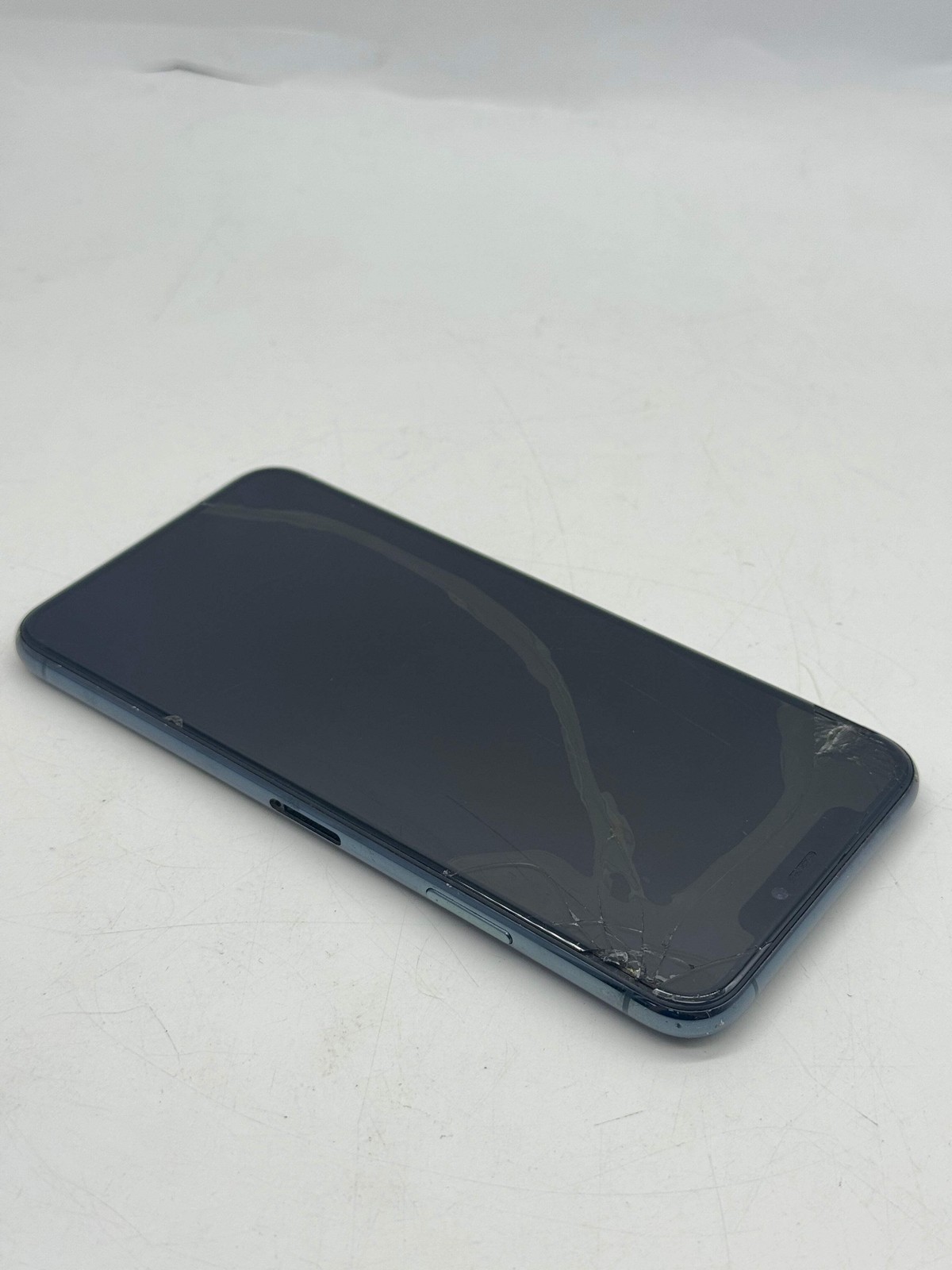 Apple iPhone 11 Pro Max 64GB Space Gray AT&T Cracked Screen For Parts