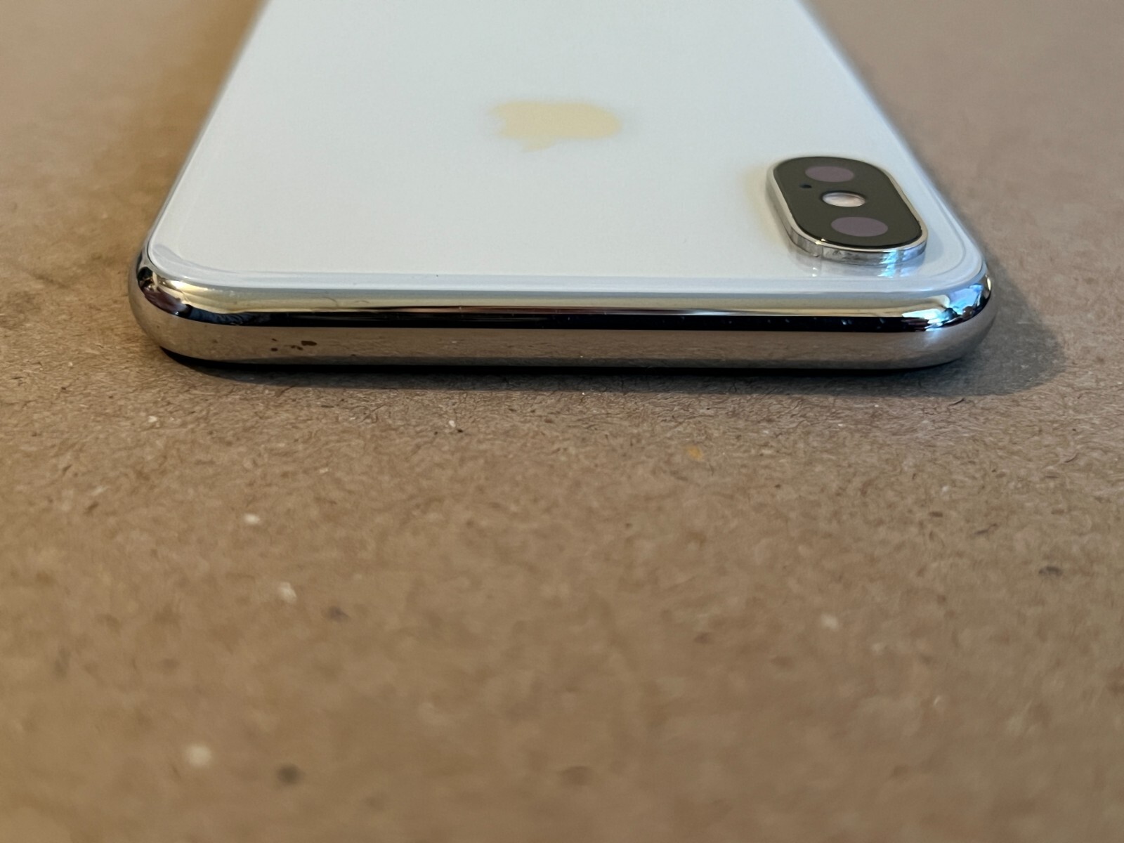Apple iPhone X – 64GB – Silver (Unlocked) A1865 (CDMA + GSM)